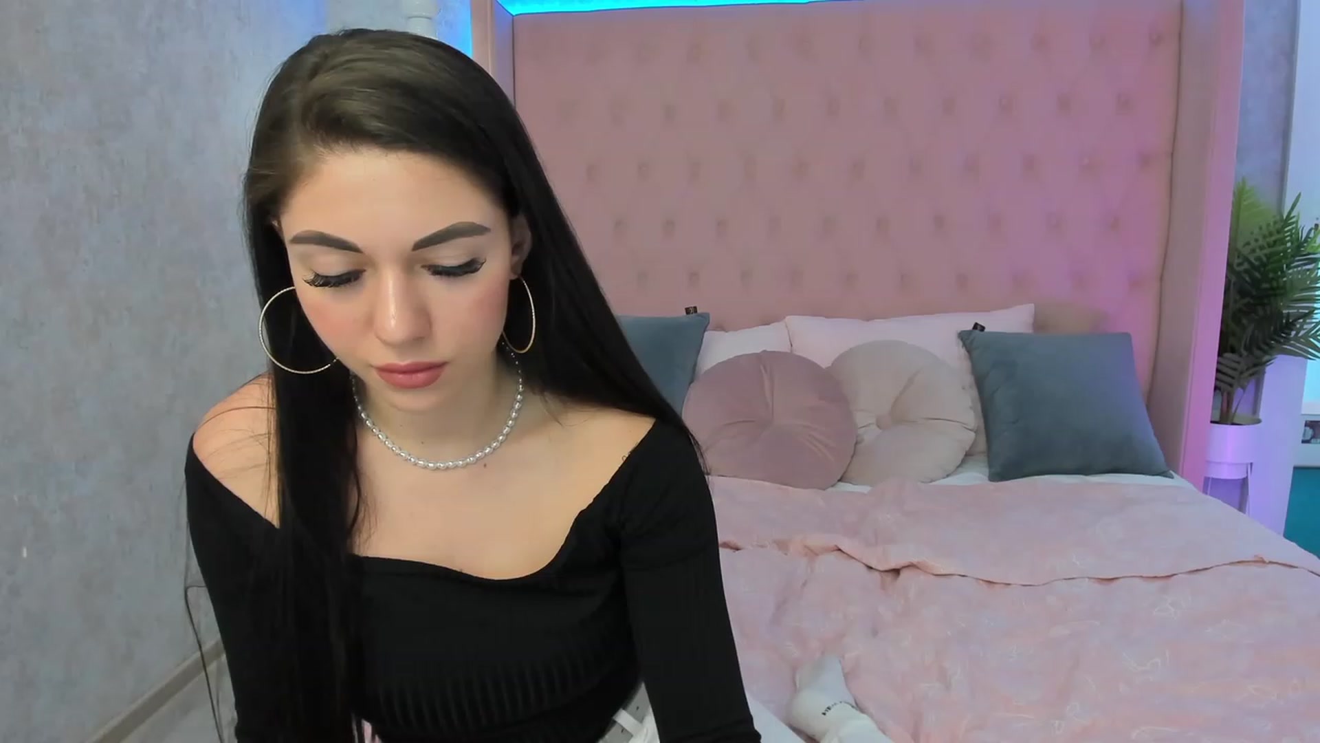 Gallery image thumbnail from AnnaHix's myfreecams stream on, 05/15/2023, 12:03 image 14 of 20