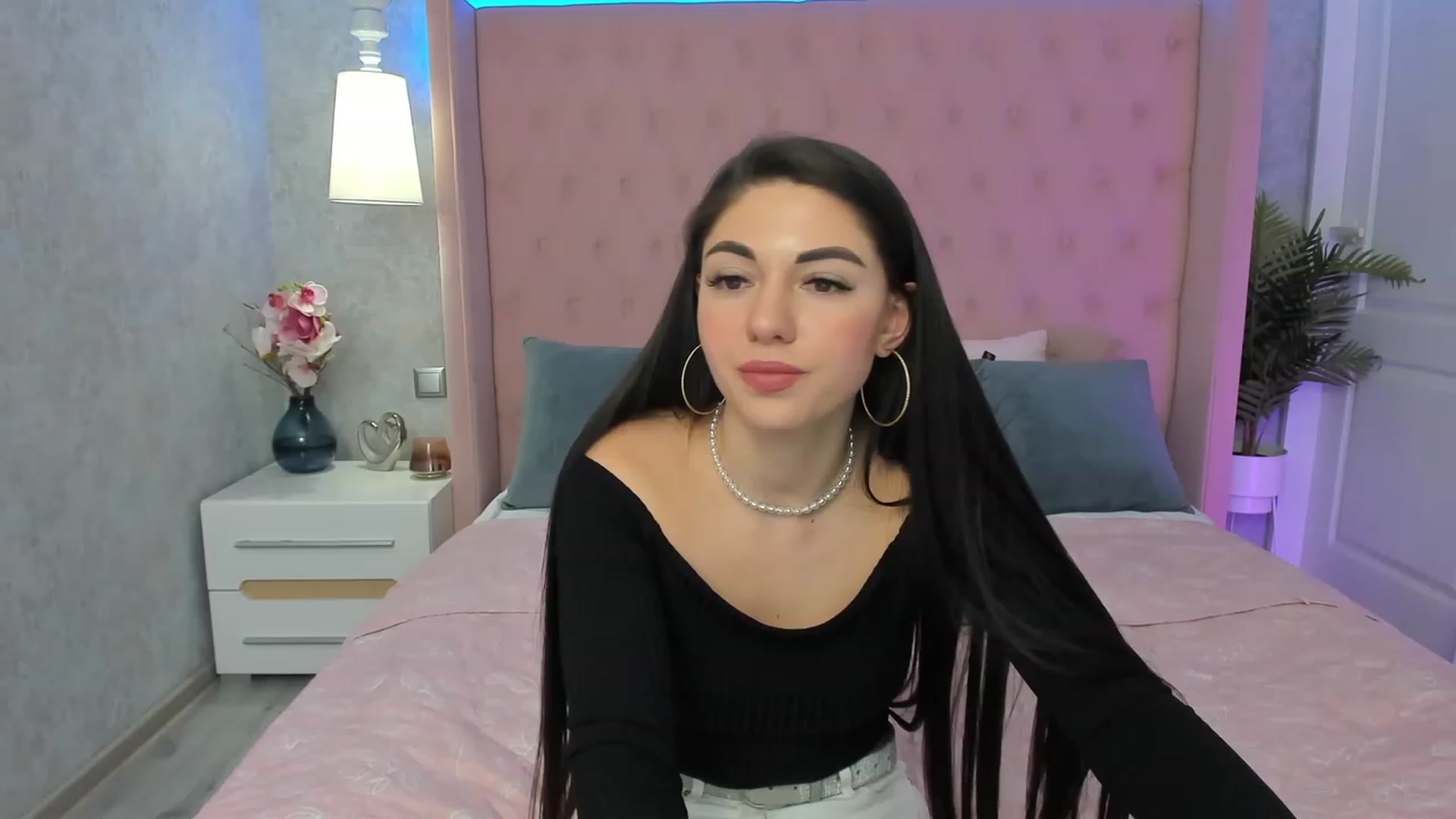 Gallery image thumbnail from AnnaHix's myfreecams stream on, 05/15/2023, 12:03 image 10 of 20