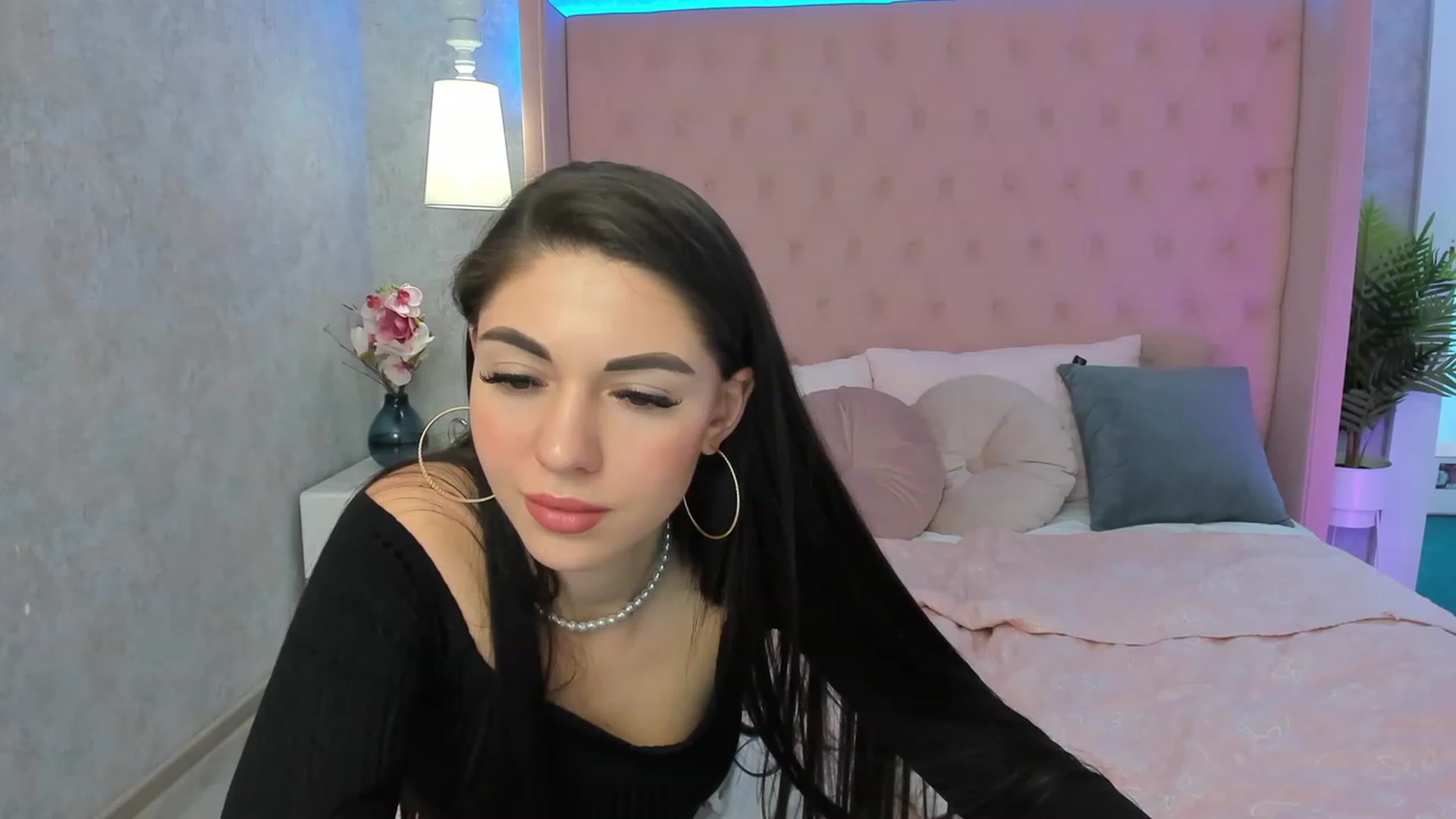Gallery image thumbnail from AnnaHix's myfreecams stream on, 05/15/2023, 12:03 image 15 of 20
