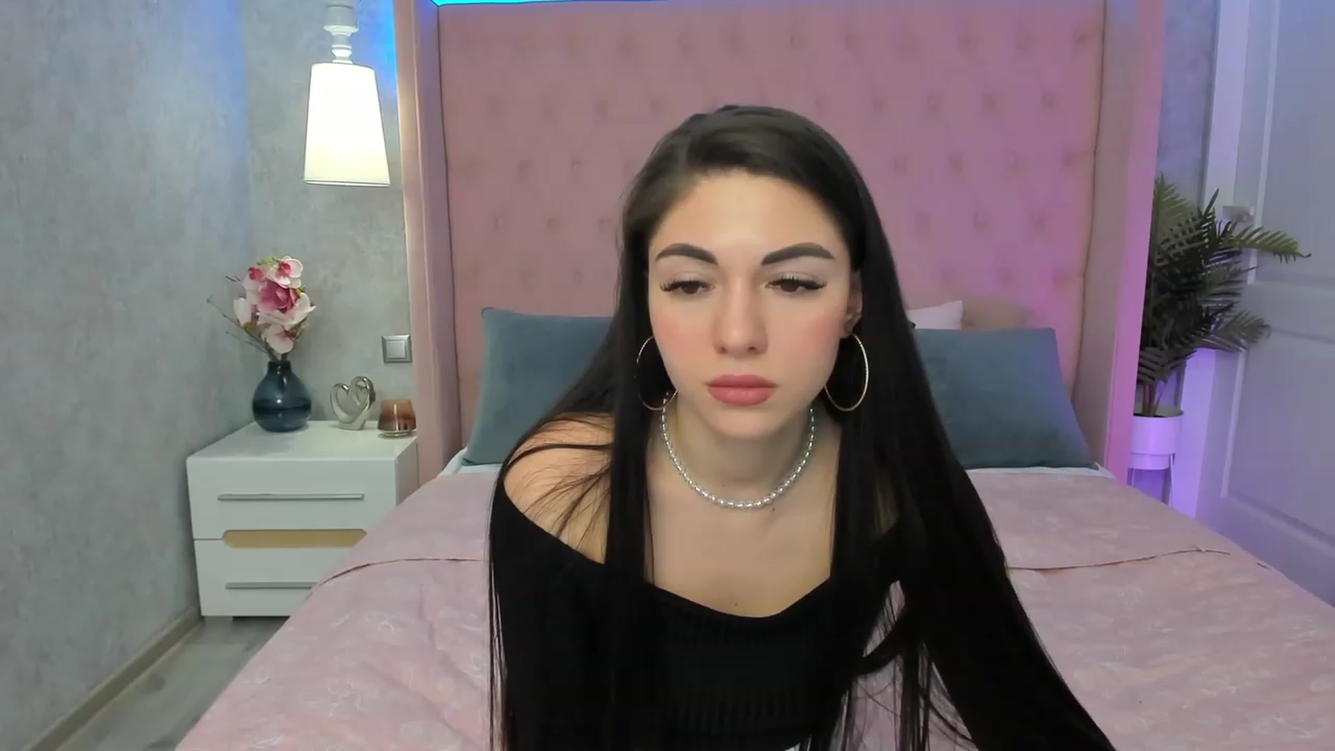 Gallery image thumbnail from AnnaHix's myfreecams stream on, 05/15/2023, 12:03 image 3 of 20
