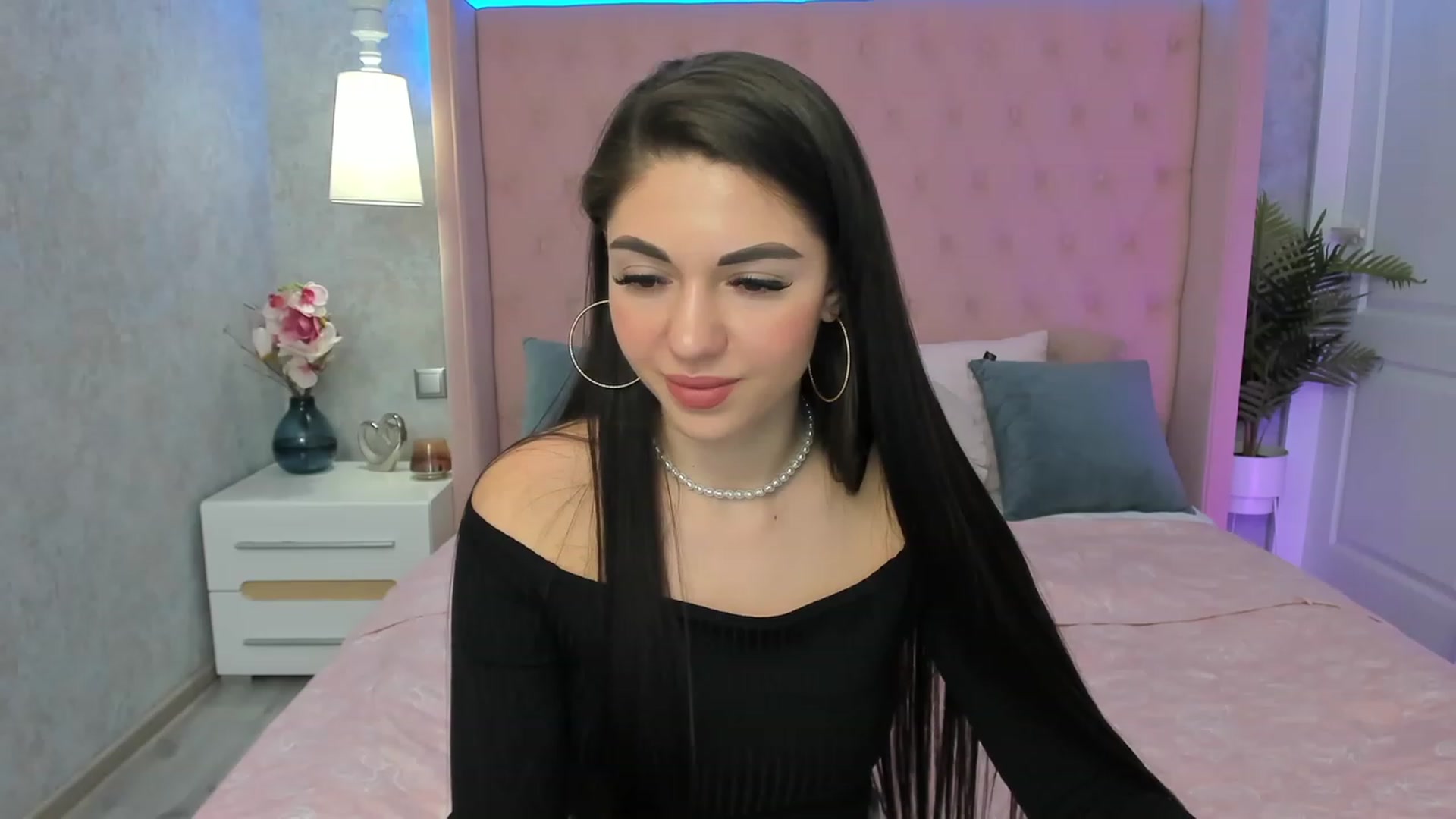 Gallery image thumbnail from AnnaHix's myfreecams stream on, 05/15/2023, 12:03 image 12 of 20
