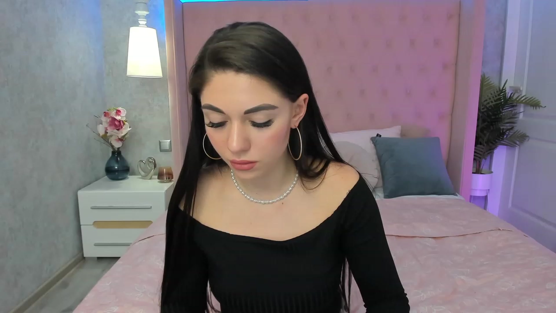 Gallery image thumbnail from AnnaHix's myfreecams stream on, 05/15/2023, 12:03 image 5 of 20