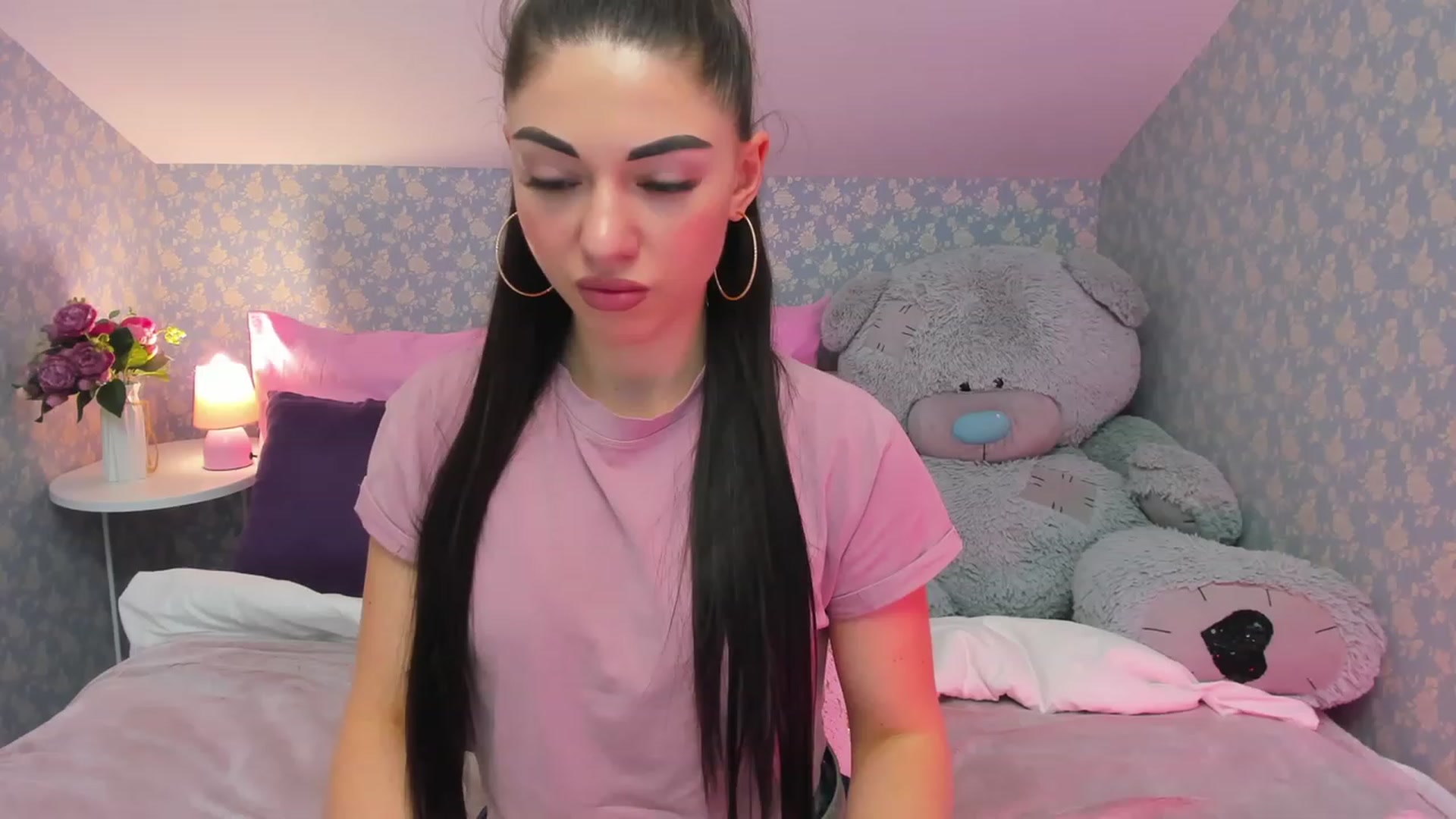 Gallery image thumbnail from AnnaHix's myfreecams stream on, 05/18/2023, 14:56 image 9 of 20