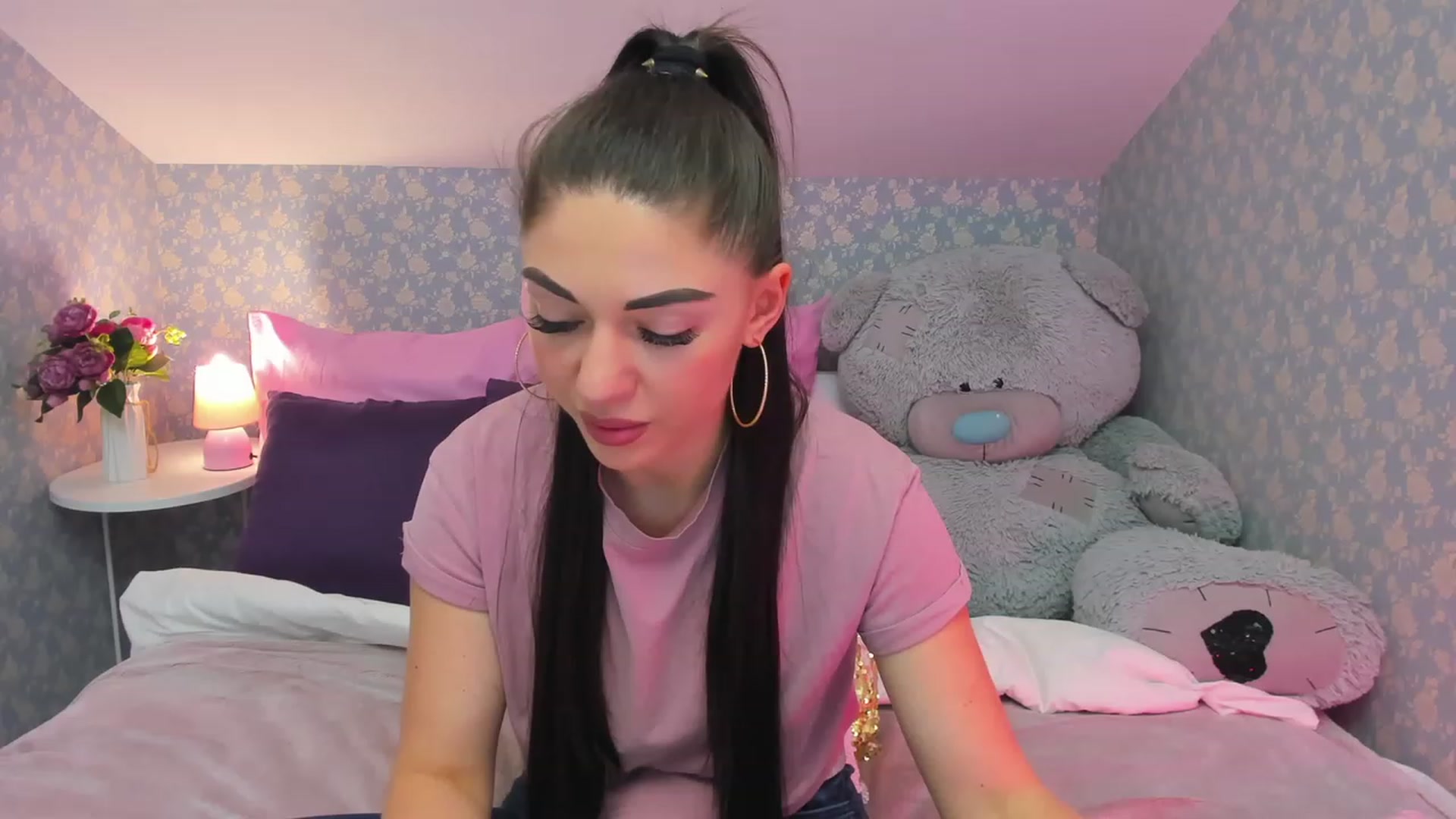 Gallery image thumbnail from AnnaHix's myfreecams stream on, 05/18/2023, 14:56 image 8 of 20