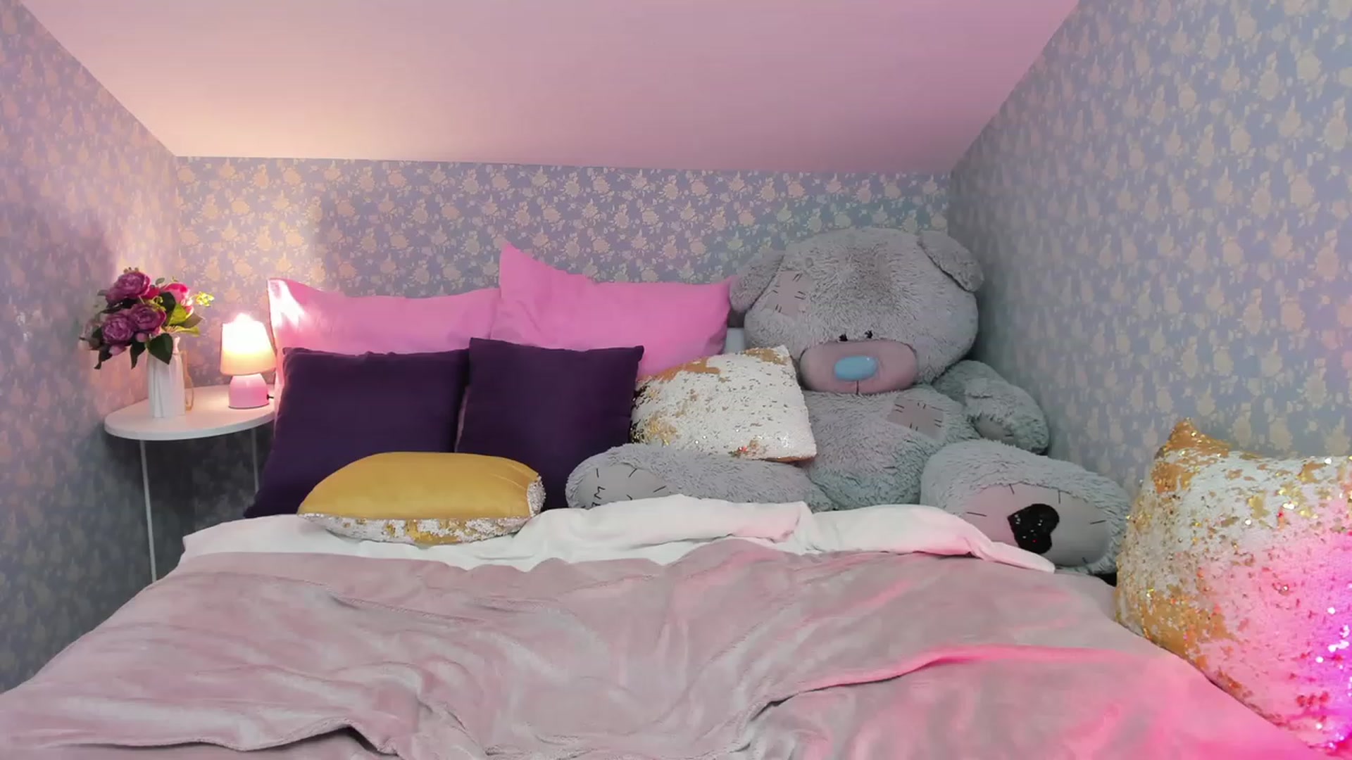 Gallery image thumbnail from AnnaHix's myfreecams stream on, 05/18/2023, 18:52 image 10 of 20