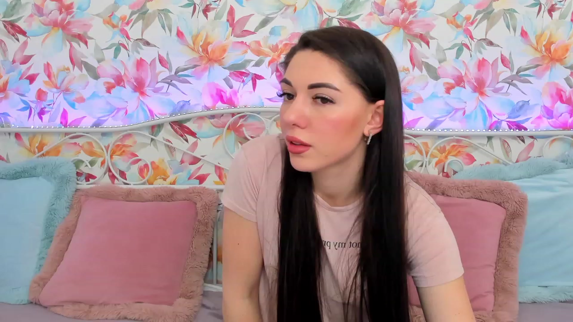 Gallery image thumbnail from AnnaHix's myfreecams stream on, 05/19/2023, 08:32 image 14 of 20