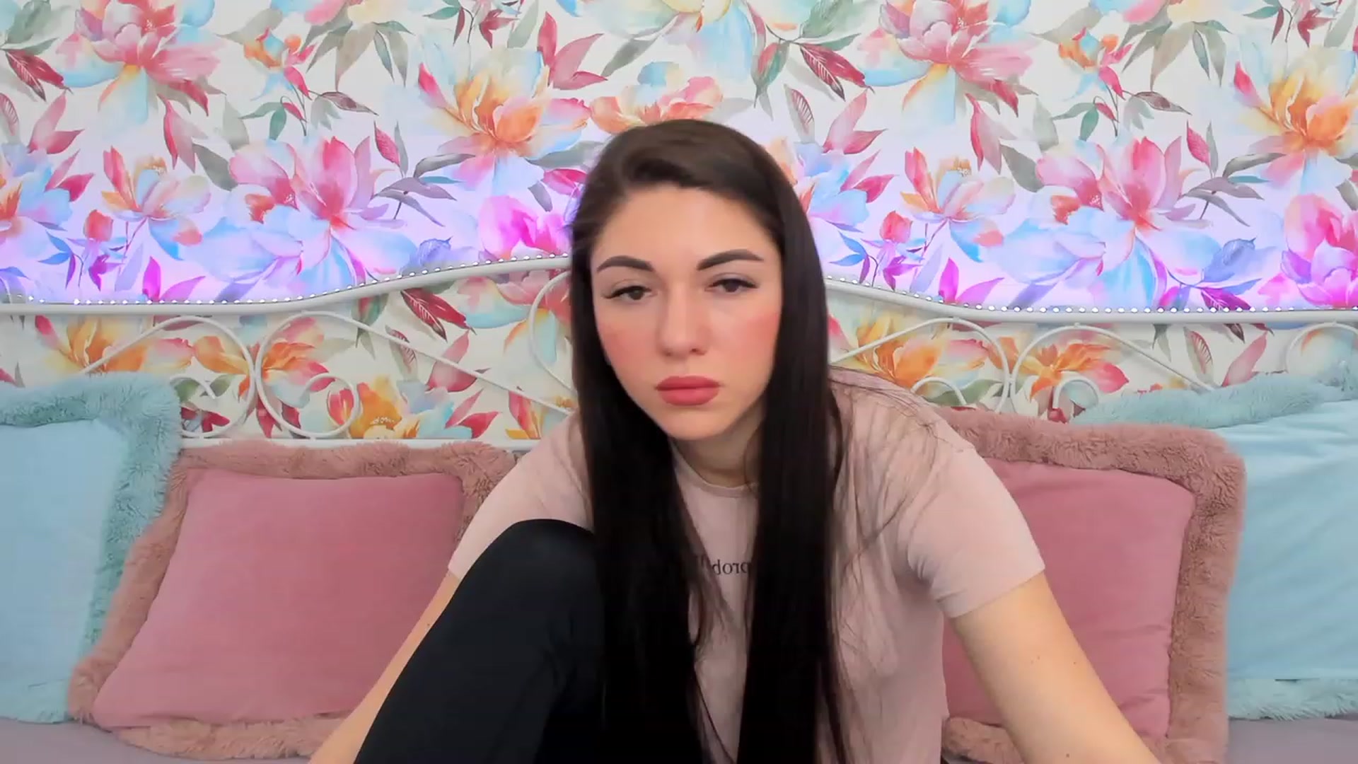 Gallery image thumbnail from AnnaHix's myfreecams stream on, 05/19/2023, 08:32 image 10 of 20