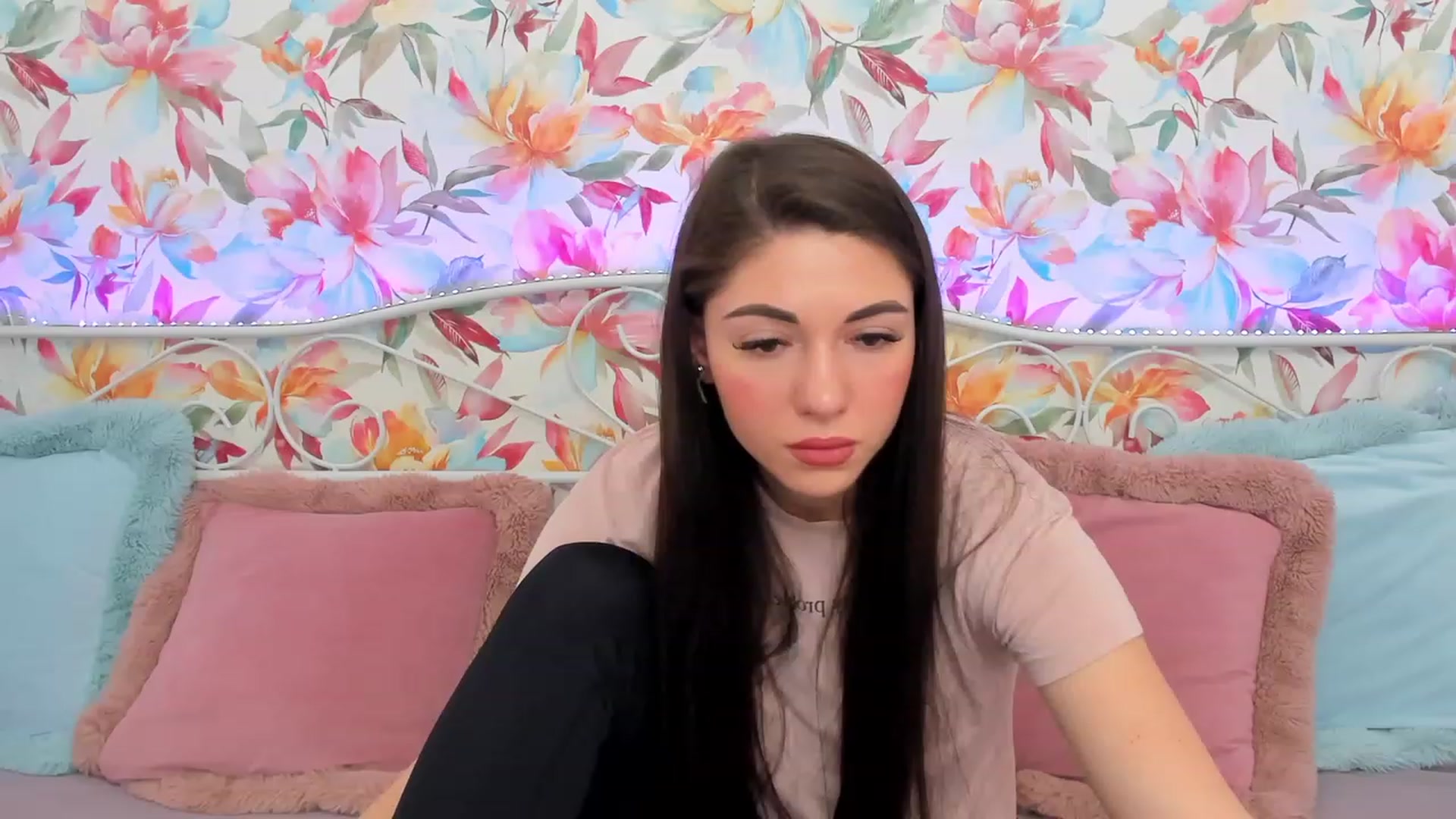 Gallery image thumbnail from AnnaHix's myfreecams stream on, 05/19/2023, 08:32 image 9 of 20