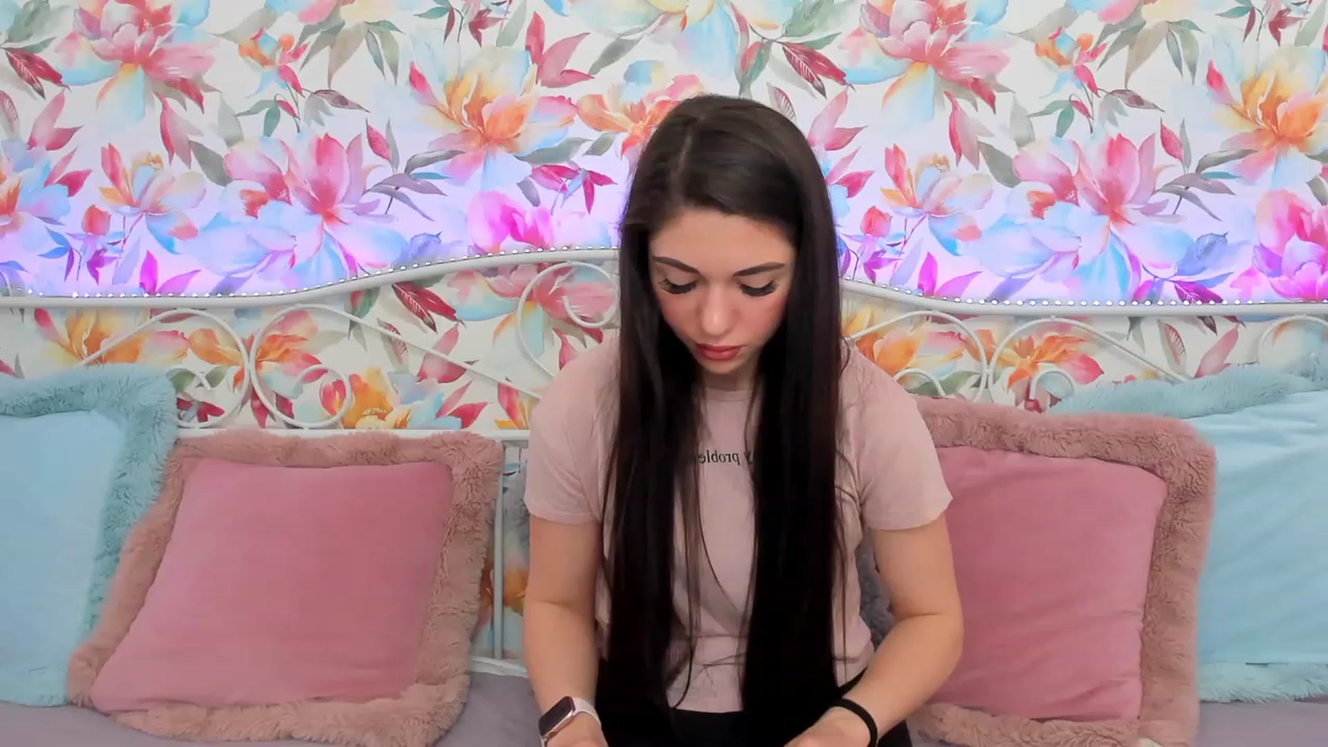 Gallery image thumbnail from AnnaHix's myfreecams stream on, 05/19/2023, 08:32 image 5 of 20