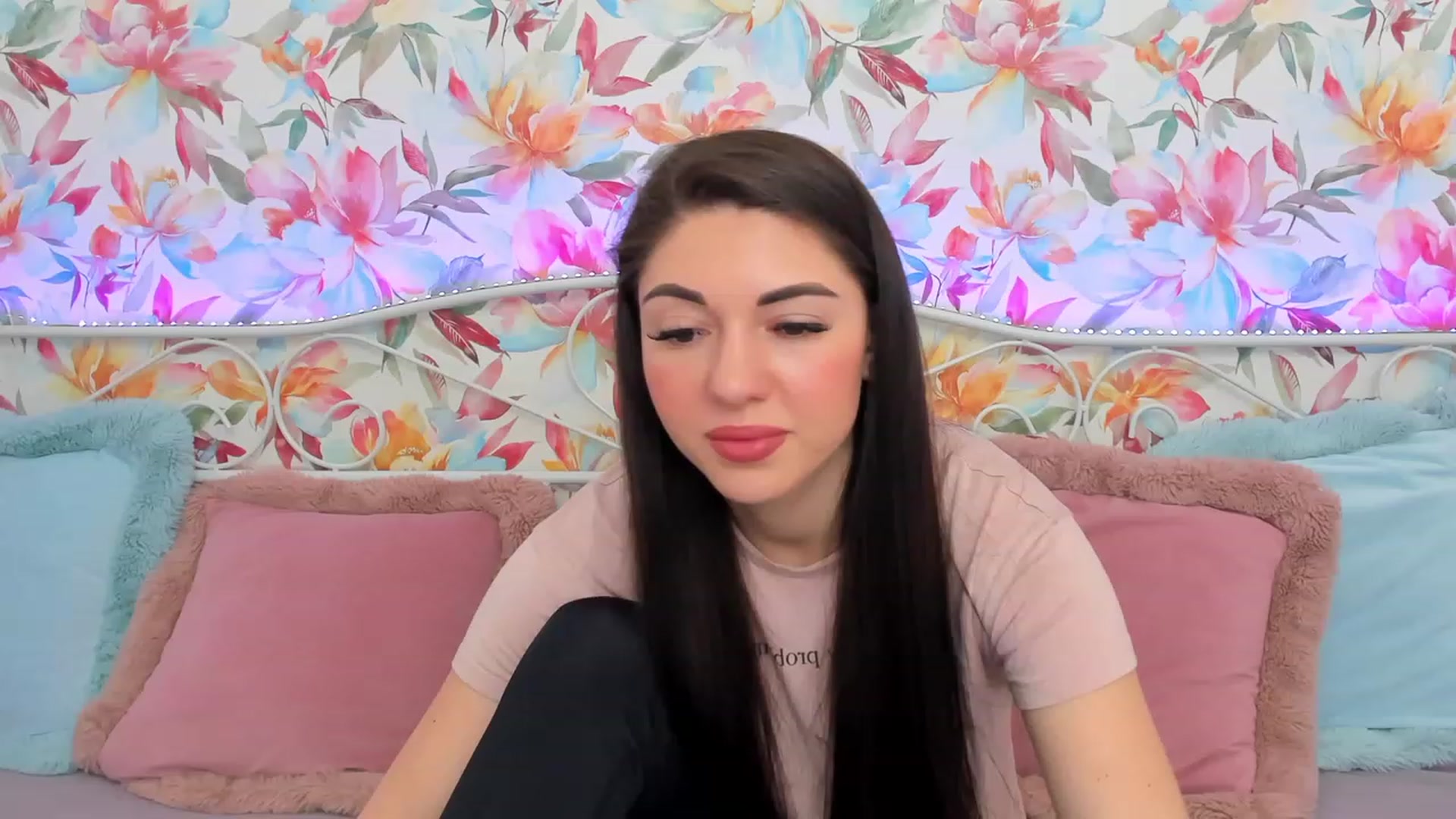 Gallery image thumbnail from AnnaHix's myfreecams stream on, 05/19/2023, 08:32 image 12 of 20