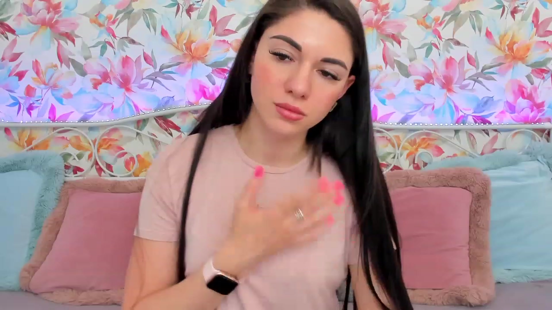 Gallery image thumbnail from AnnaHix's myfreecams stream on, 05/19/2023, 12:20 image 7 of 20