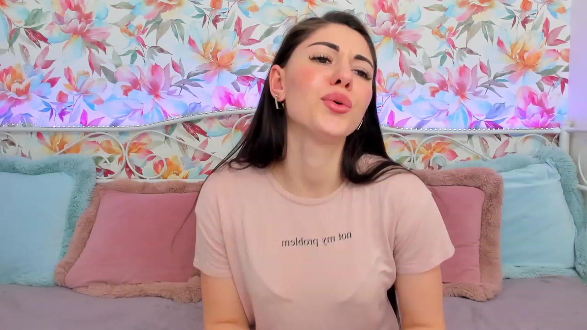Gallery image thumbnail from AnnaHix's myfreecams stream on, 05/19/2023, 12:20 image 15 of 20