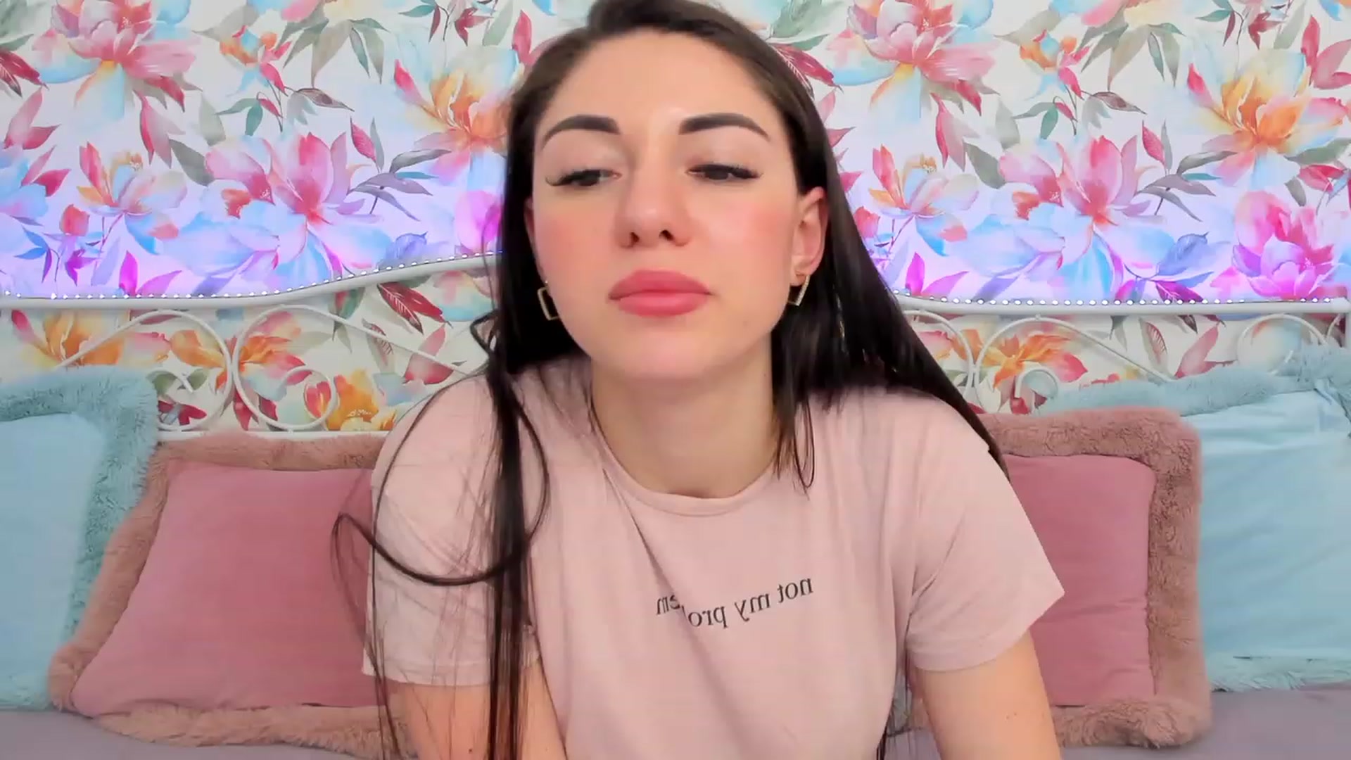 Gallery image thumbnail from AnnaHix's myfreecams stream on, 05/19/2023, 12:20 image 6 of 20
