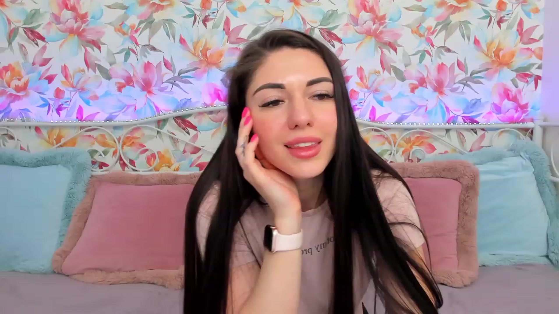 Gallery image thumbnail from AnnaHix's myfreecams stream on, 05/19/2023, 12:20 image 14 of 20