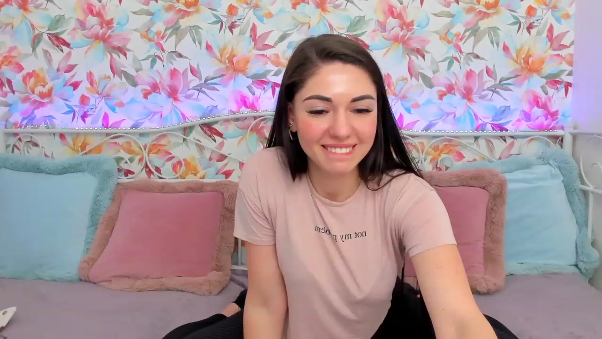 Gallery image thumbnail from AnnaHix's myfreecams stream on, 05/19/2023, 12:20 image 10 of 20