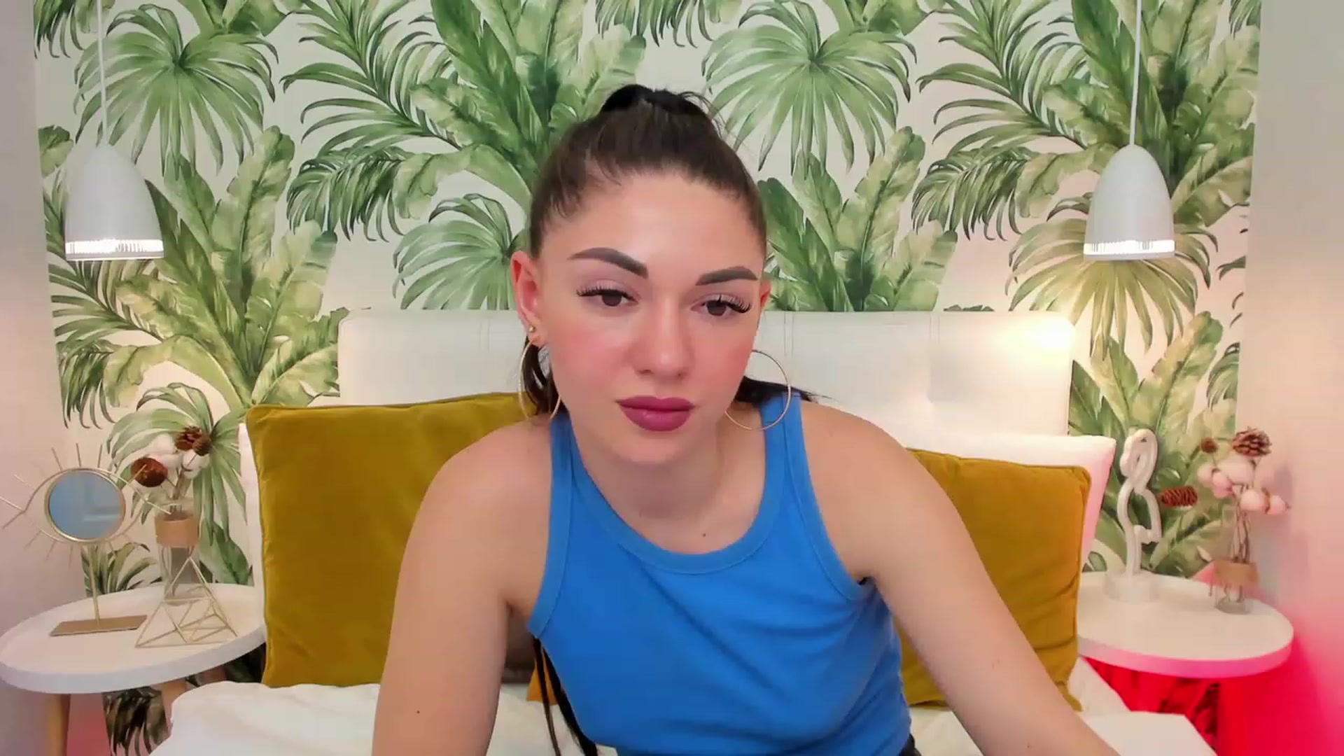 Gallery image thumbnail from AnnaHix's myfreecams stream on, 05/20/2023, 16:15 image 14 of 20