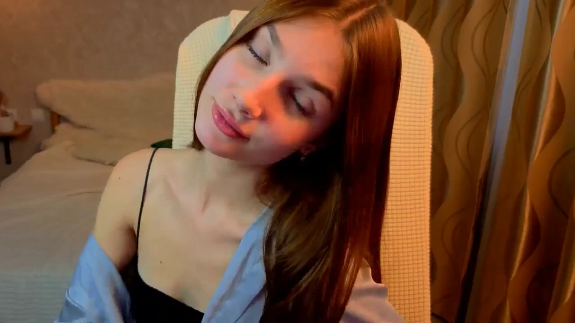 Gallery image thumbnail from AnnaHoney's myfreecams stream on, 11/27/2025, 07:15 image 7 of 20