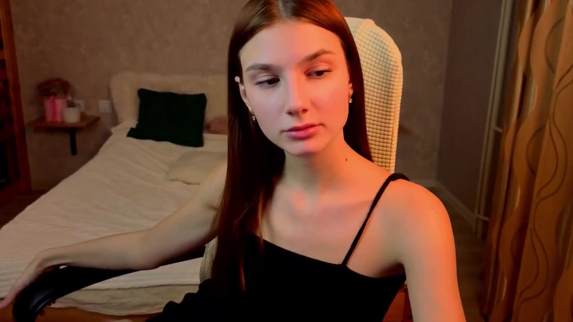 Gallery image thumbnail from AnnaHoney's myfreecams stream on, 11/30/2025, 09:12 image 11 of 20
