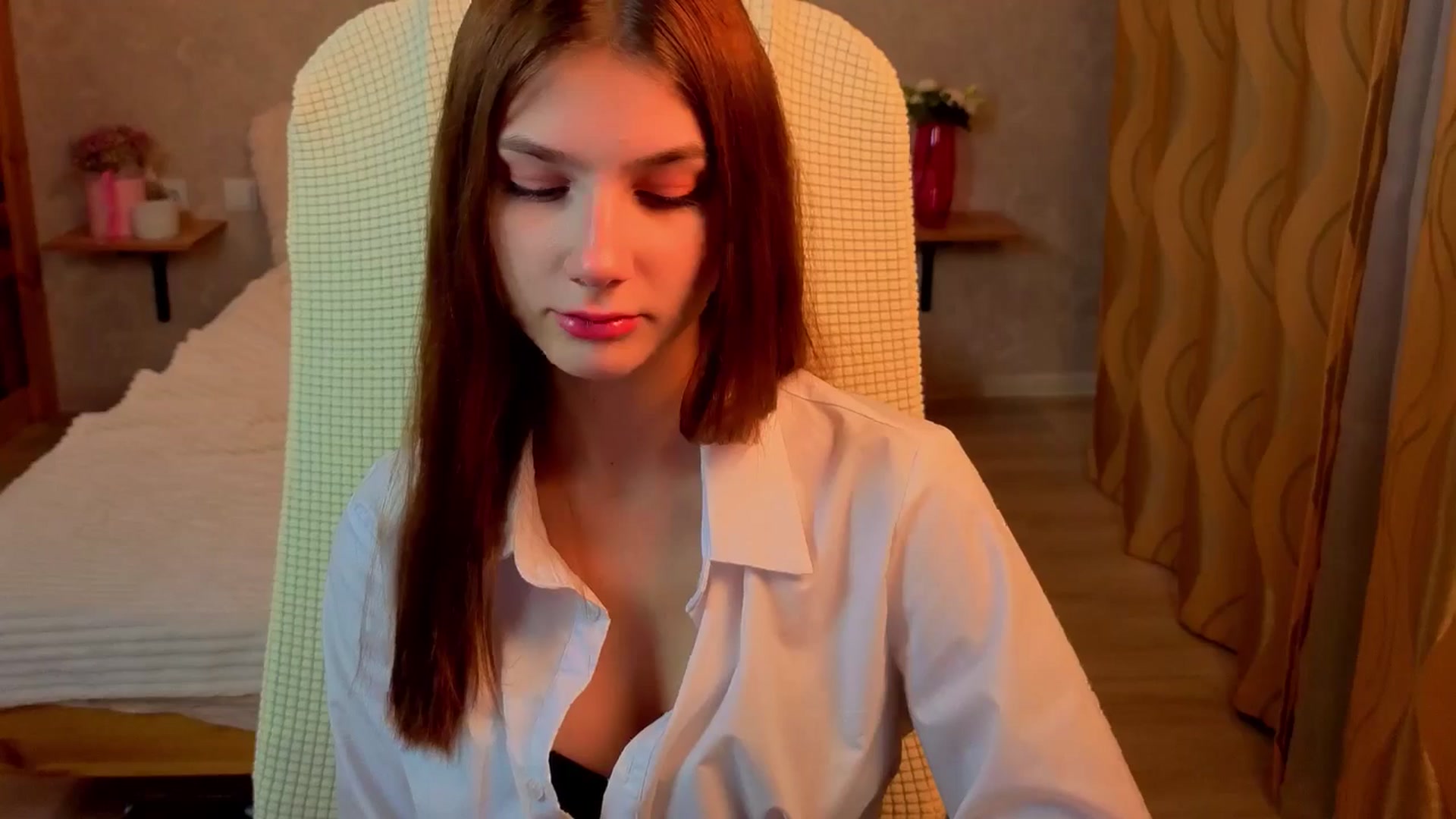 Gallery image thumbnail from AnnaHoney's myfreecams stream on, 12/04/2025, 02:41 image 13 of 20