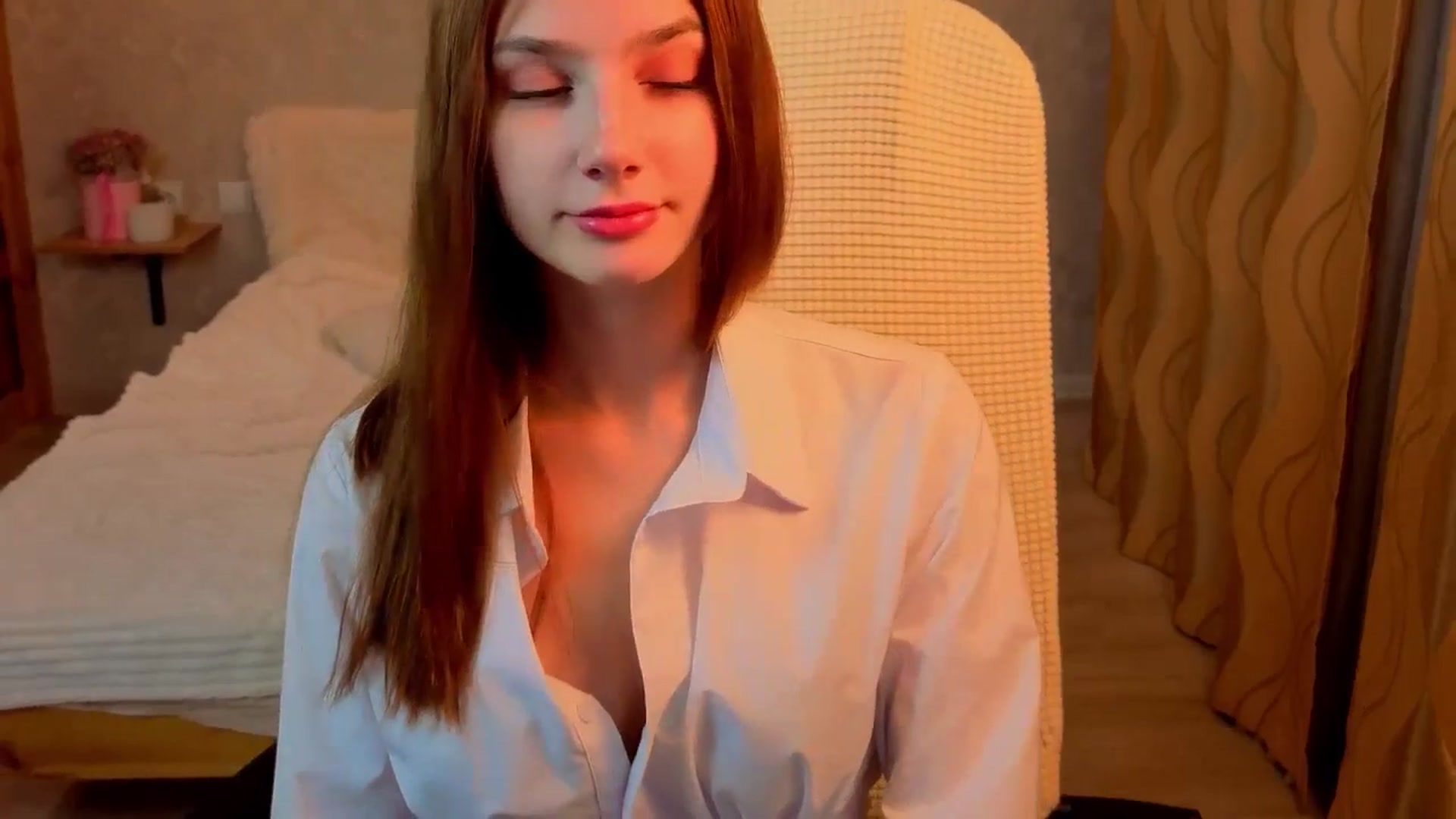 Gallery image thumbnail from AnnaHoney's myfreecams stream on, 12/04/2025, 02:41 image 9 of 20