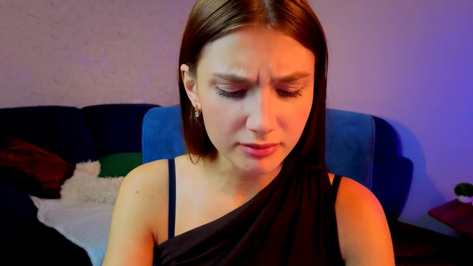 Gallery image thumbnail from AnnaHoney's myfreecams stream on, 12/28/2025, 11:06 image 4 of 20