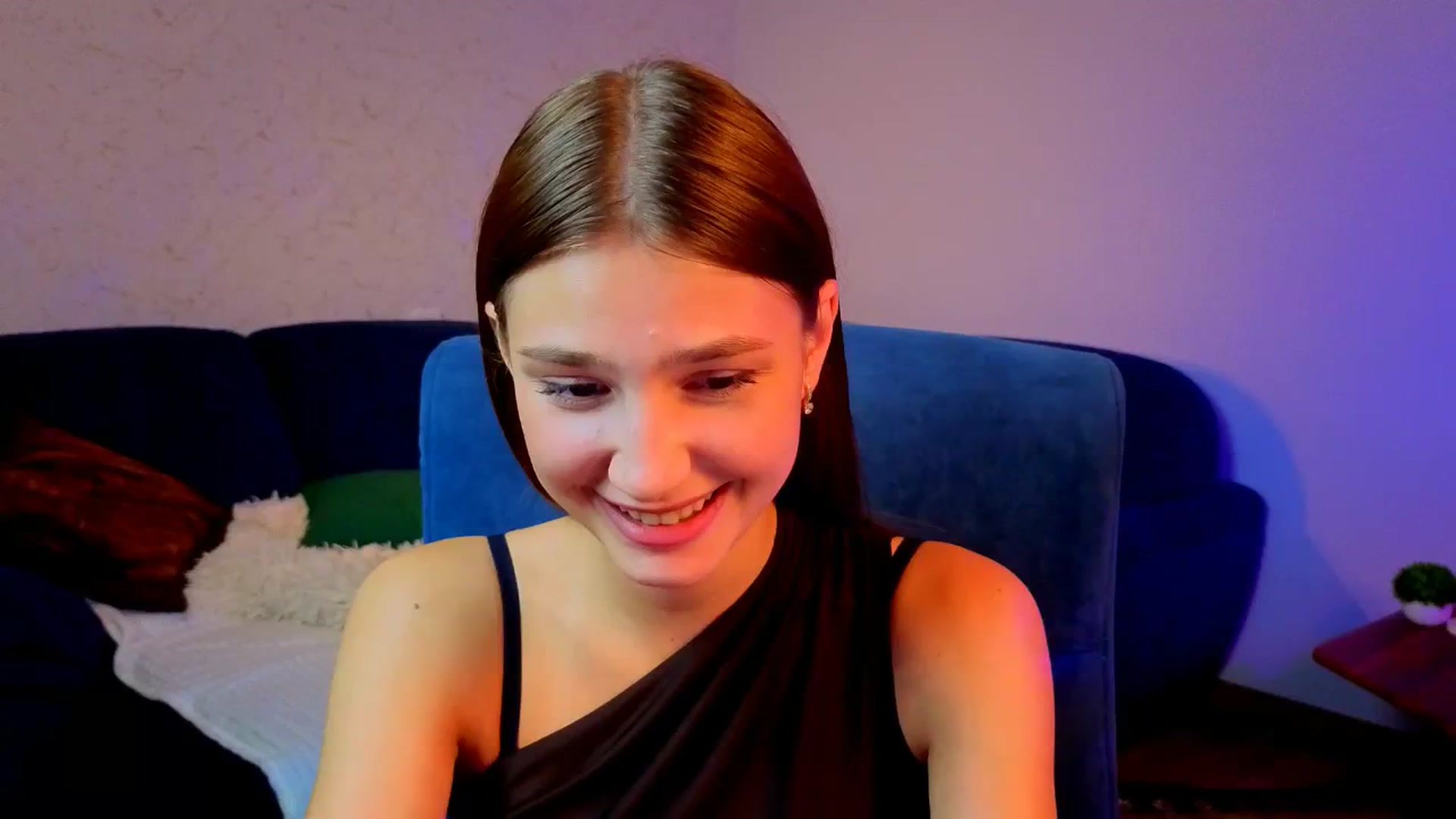 Gallery image thumbnail from AnnaHoney's myfreecams stream on, 12/28/2025, 11:06 image 10 of 20