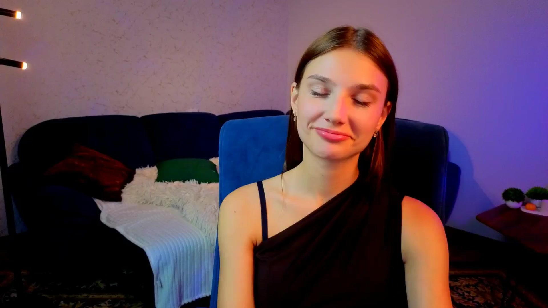 Gallery image thumbnail from AnnaHoney's myfreecams stream on, 12/28/2025, 11:26 image 1 of 20