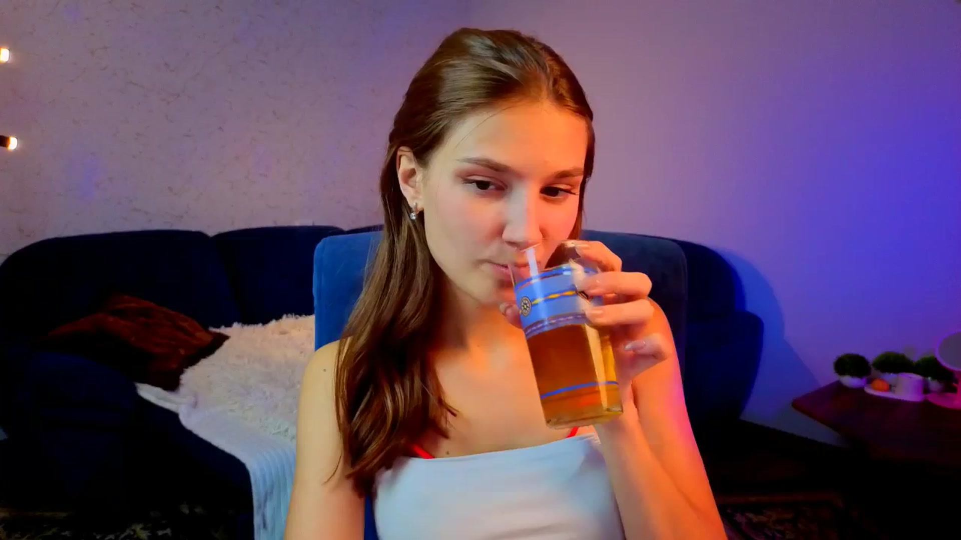 Gallery image thumbnail from AnnaHoney's myfreecams stream on, 01/02/2026, 10:29 image 18 of 20