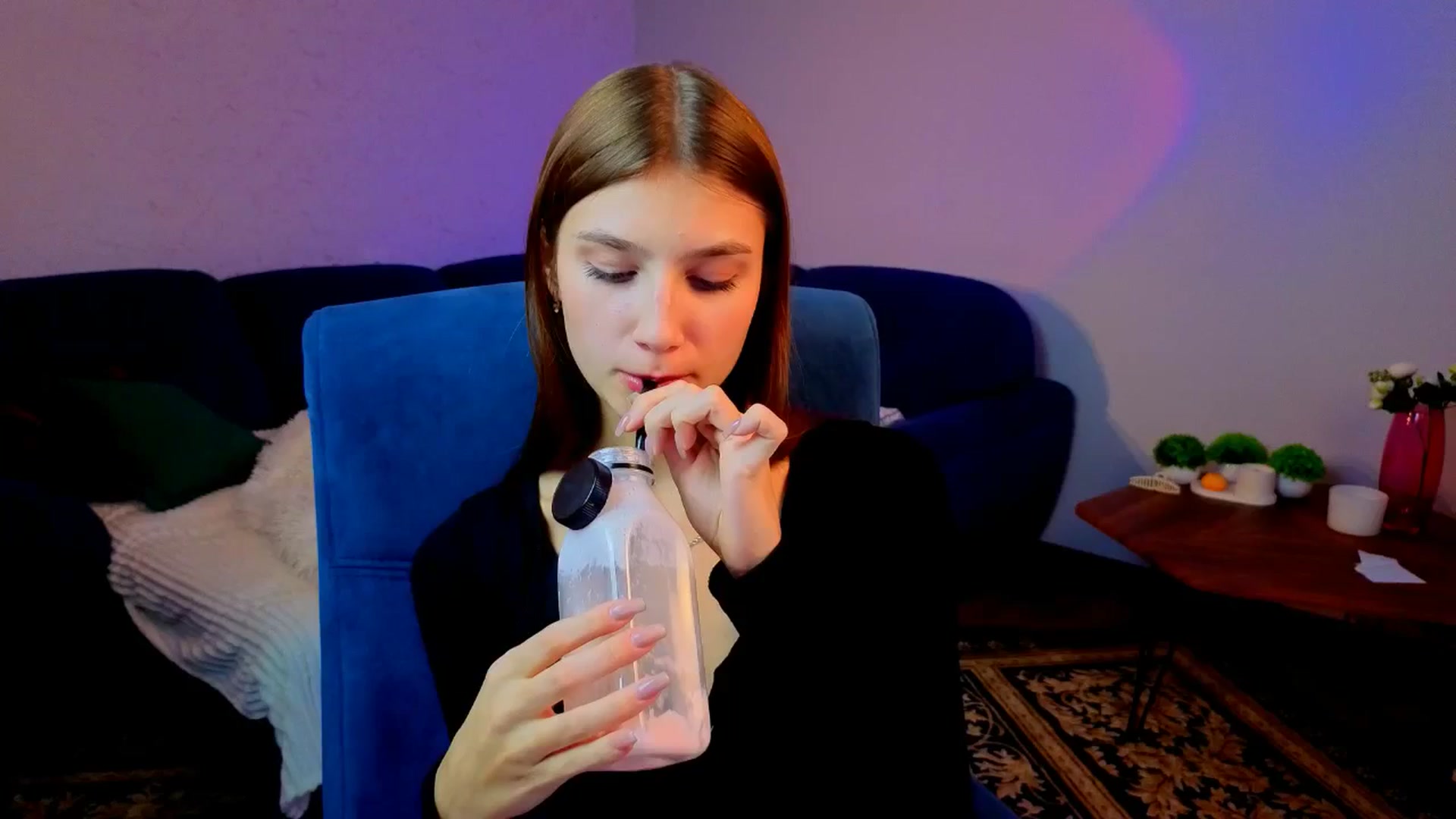 Gallery image thumbnail from AnnaHoney's myfreecams stream on, 01/11/2026, 07:30 image 16 of 20