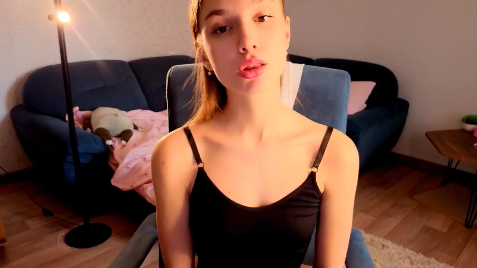 Gallery image thumbnail from AnnaHoney's myfreecams stream on, 04/02/2026, 08:06 image 14 of 20