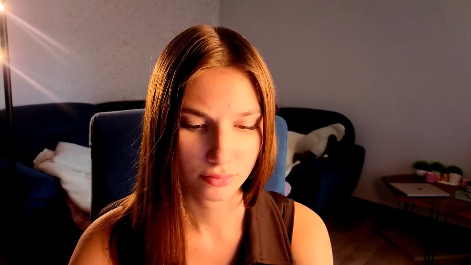 Gallery image thumbnail from AnnaHoney's myfreecams stream on, 04/20/2026, 08:20 image 15 of 20