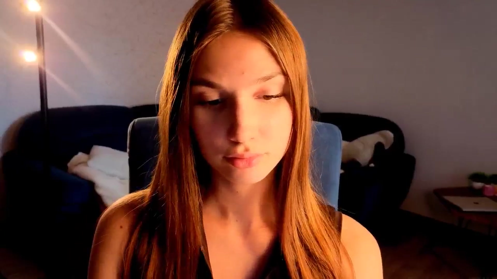 Gallery image thumbnail from AnnaHoney's myfreecams stream on, 04/20/2026, 08:20 image 7 of 20