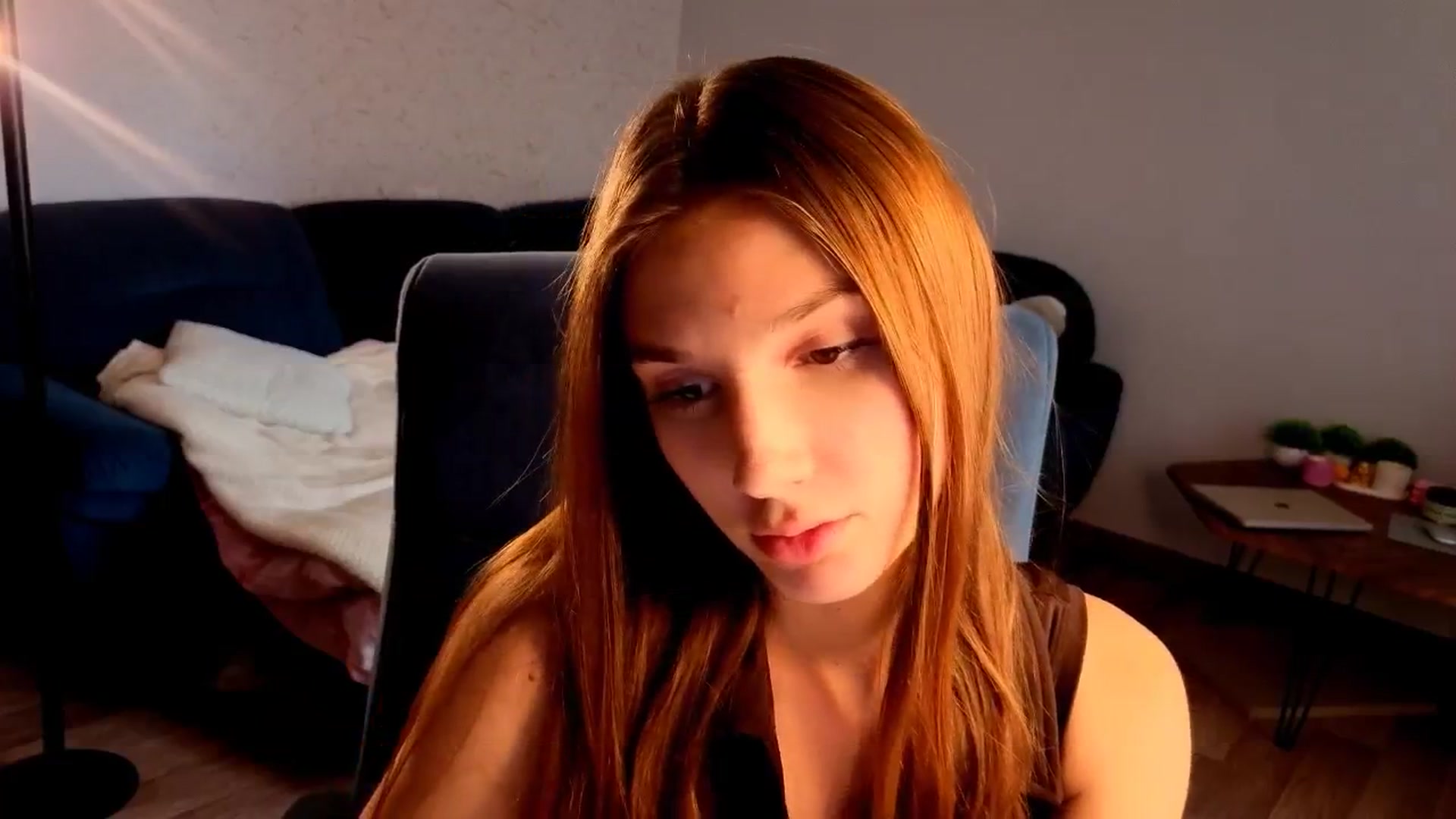 Gallery image thumbnail from AnnaHoney's myfreecams stream on, 04/20/2026, 08:20 image 19 of 20