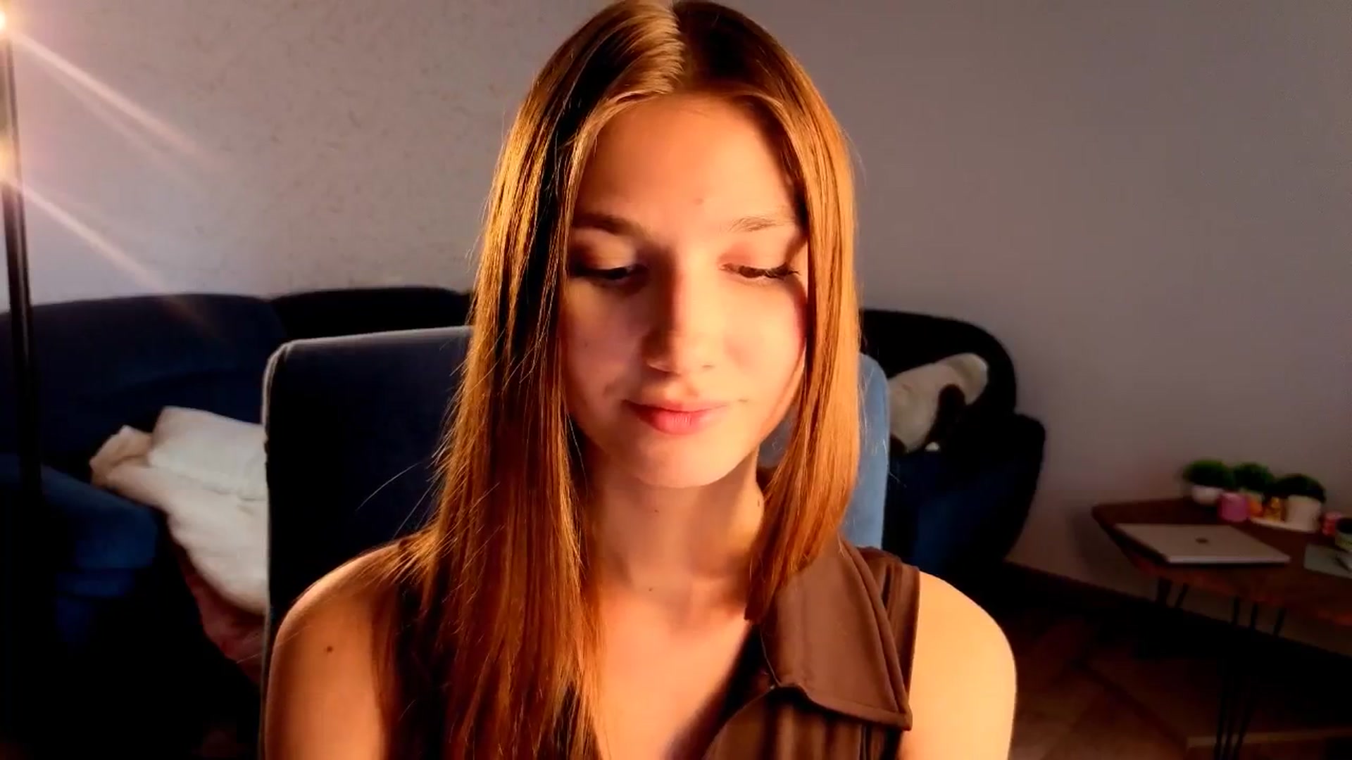Gallery image thumbnail from AnnaHoney's myfreecams stream on, 04/20/2026, 08:20 image 17 of 20