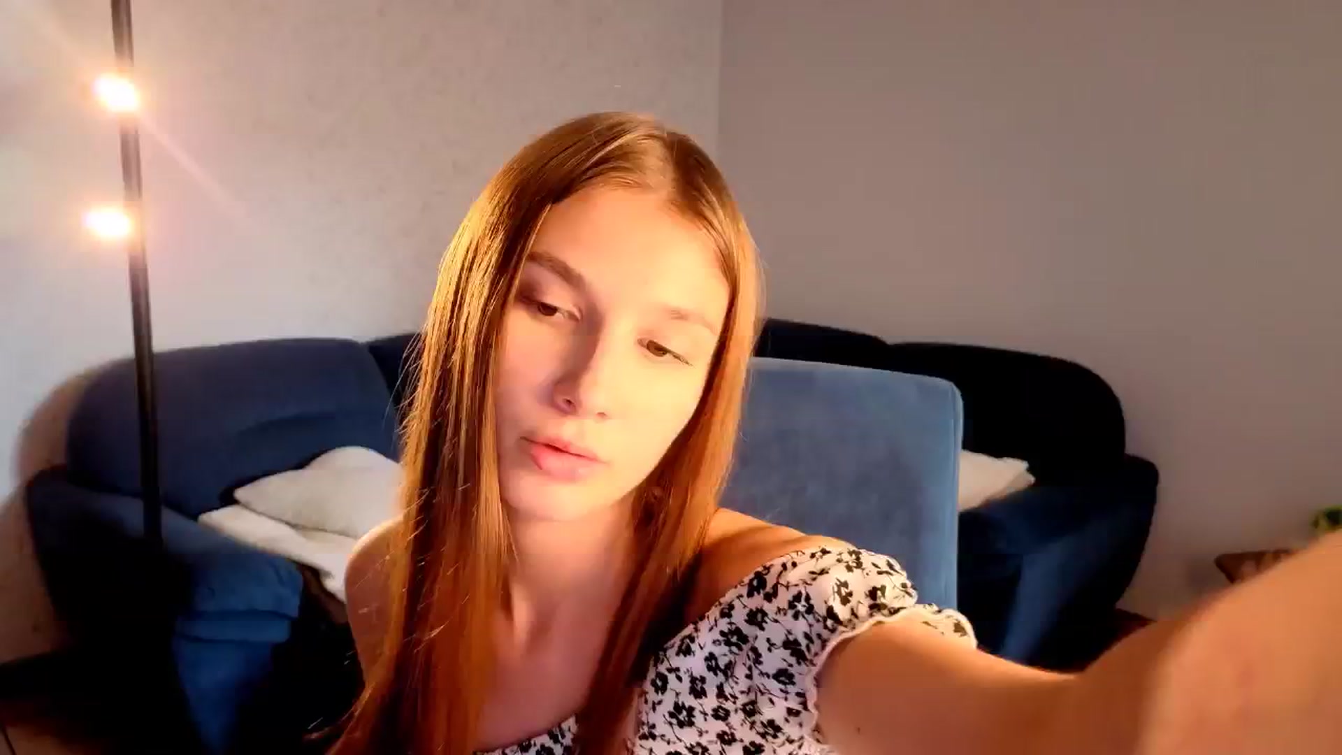 Gallery image thumbnail from AnnaHoney's myfreecams stream on, 04/25/2026, 08:34 image 1 of 20