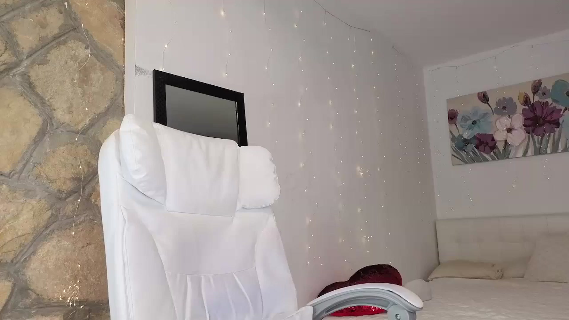 Gallery image thumbnail from AnnaKnows's myfreecams stream on, 05/06/2026, 24:10 image 18 of 20