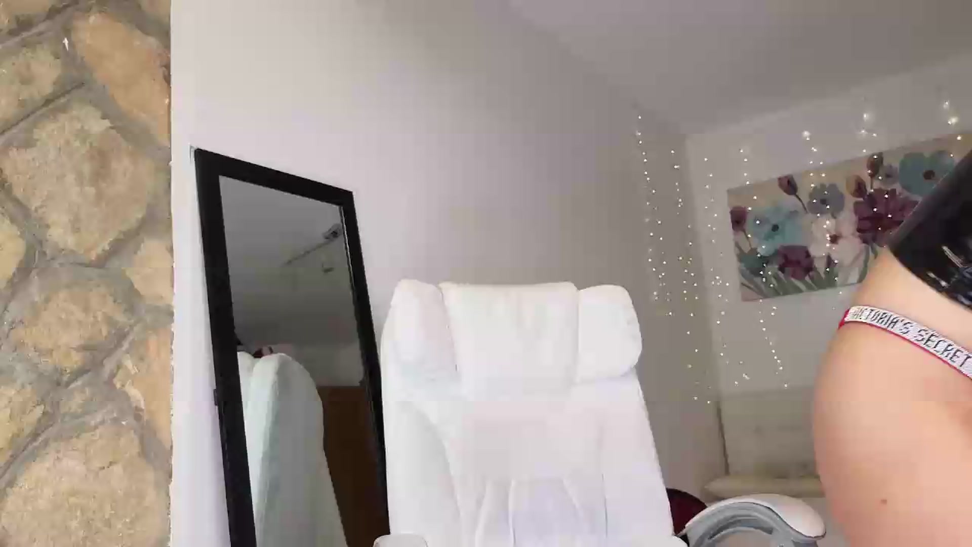 Gallery image thumbnail from AnnaKnows's myfreecams stream on, 07/17/2026, 23:25 image 14 of 20