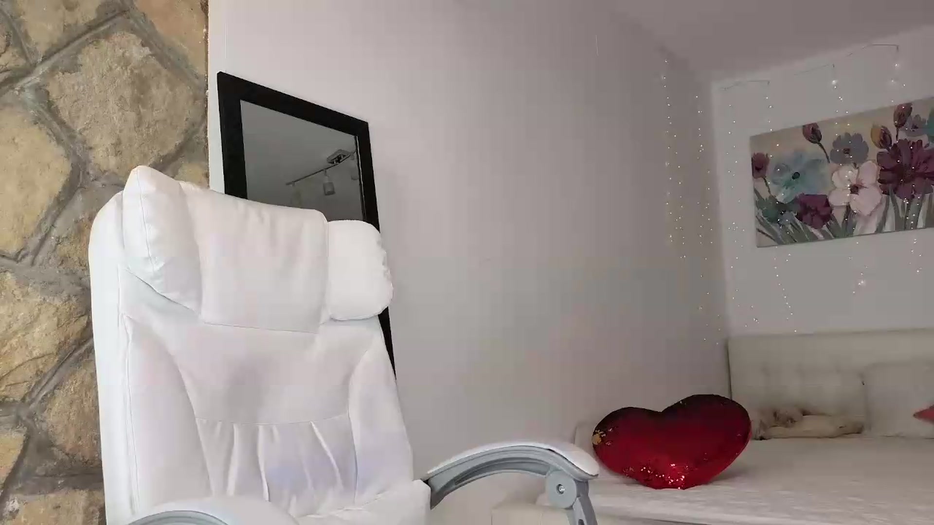 Gallery image thumbnail from AnnaKnows's myfreecams stream on, 07/29/2026, 23:53 image 9 of 20