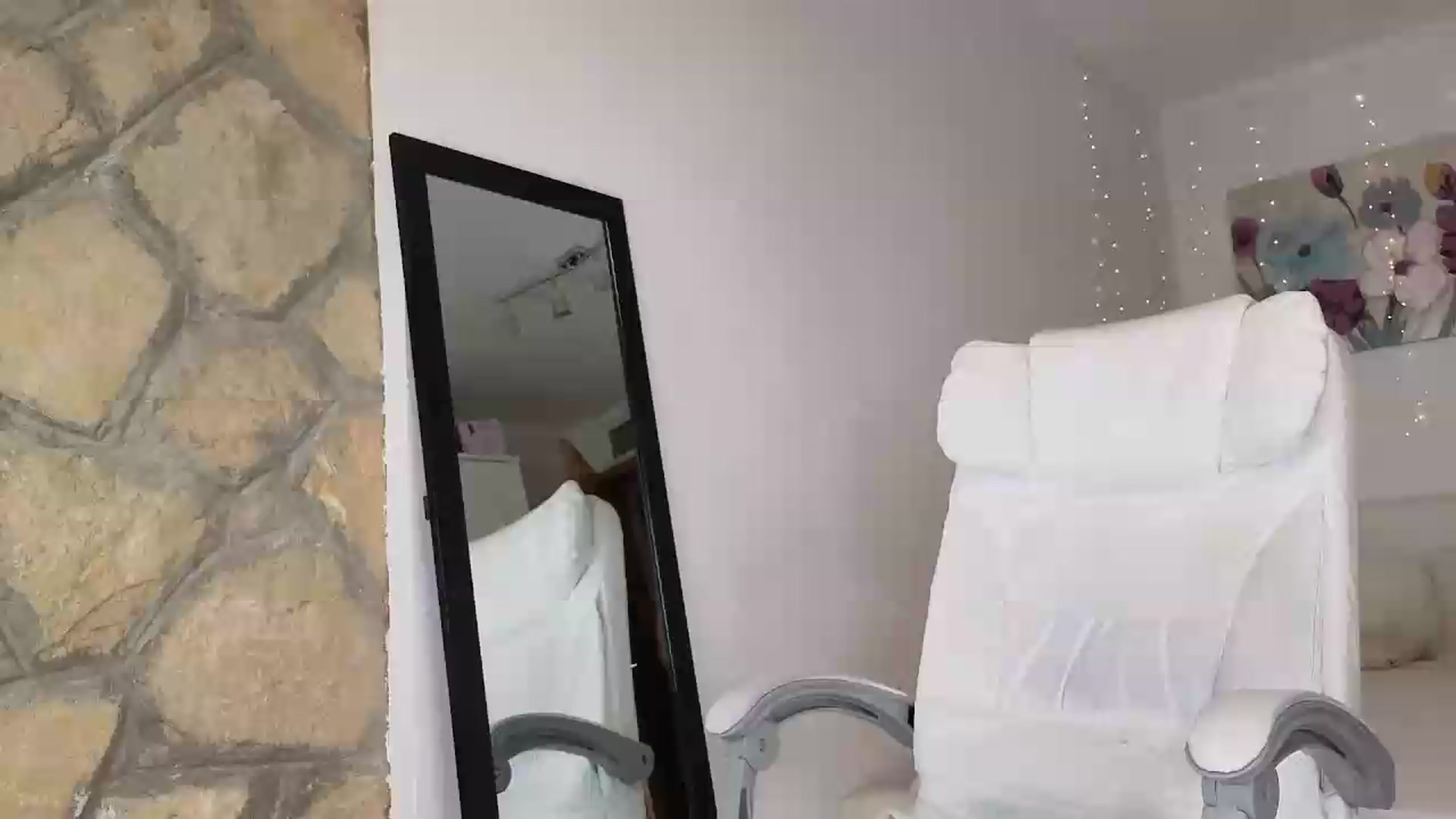 Gallery image thumbnail from AnnaKnows's myfreecams stream on, 07/31/2026, 24:00 image 2 of 20
