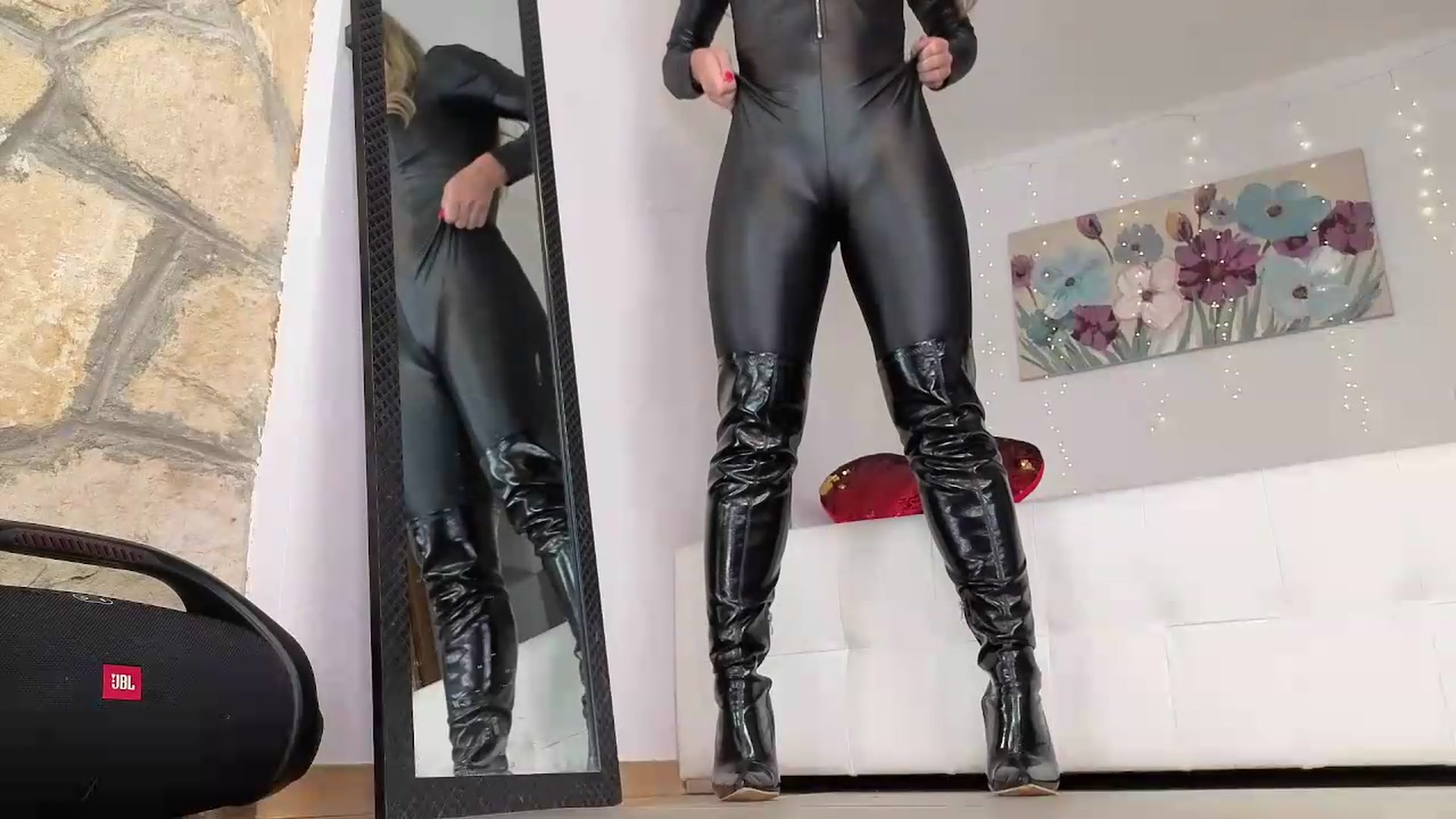 Gallery image thumbnail from AnnaKnows's myfreecams stream on, 08/10/2026, 24:02 image 6 of 20