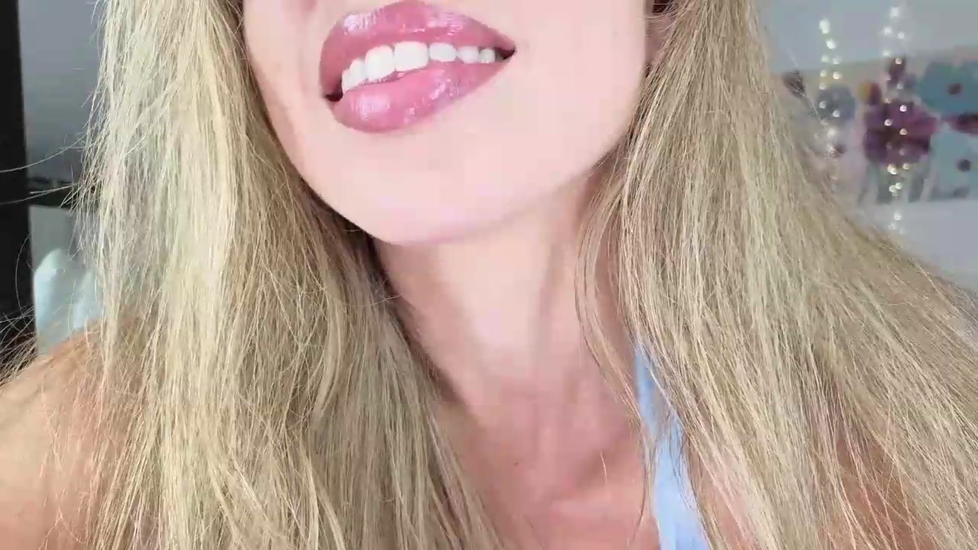 Gallery image thumbnail from AnnaKnows's myfreecams stream on, 08/30/2026, 01:51 image 17 of 20