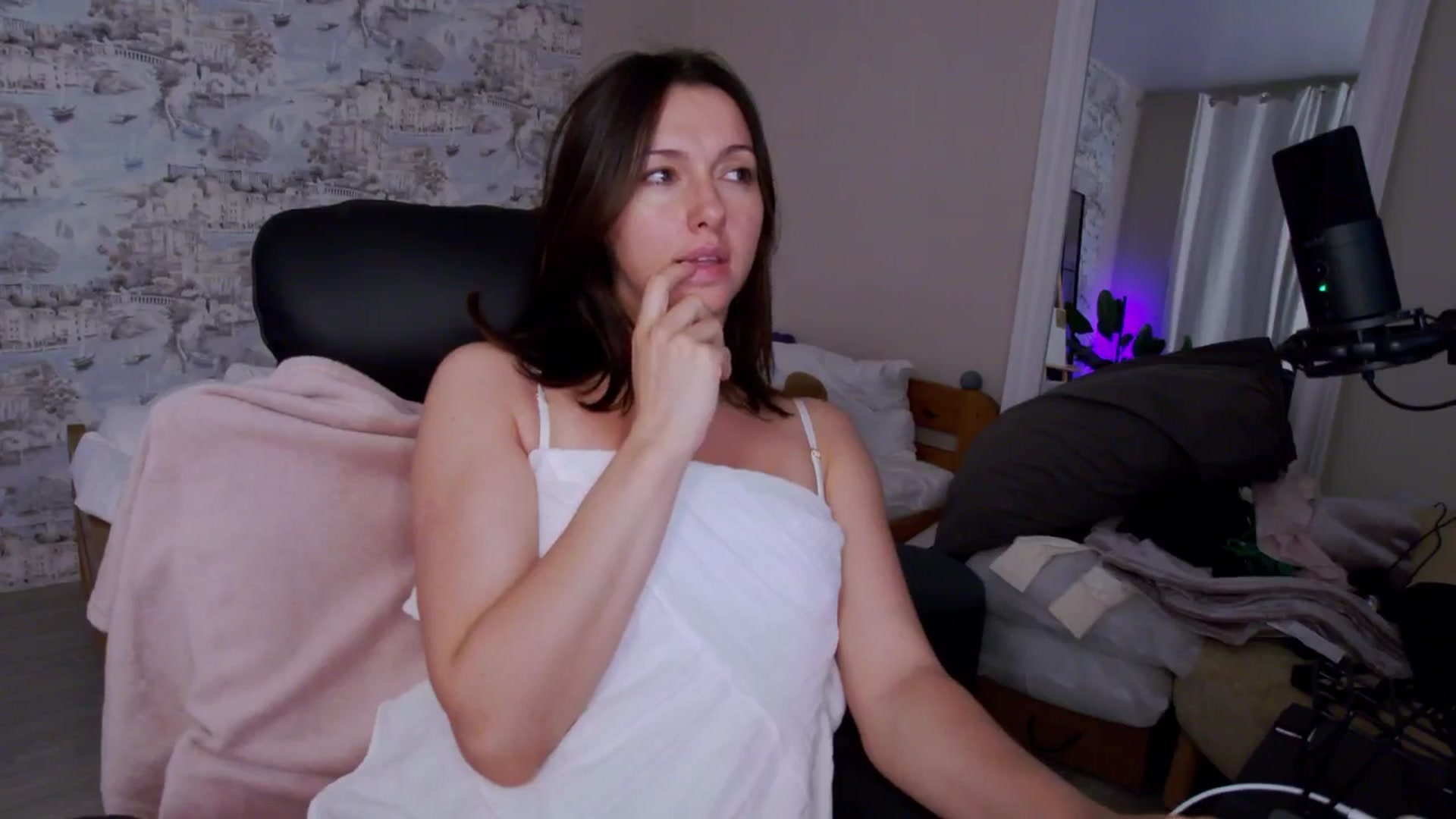 Gallery image thumbnail from AnnaLoveis's myfreecams stream on, 08/02/2025, 15:36 image 20 of 20