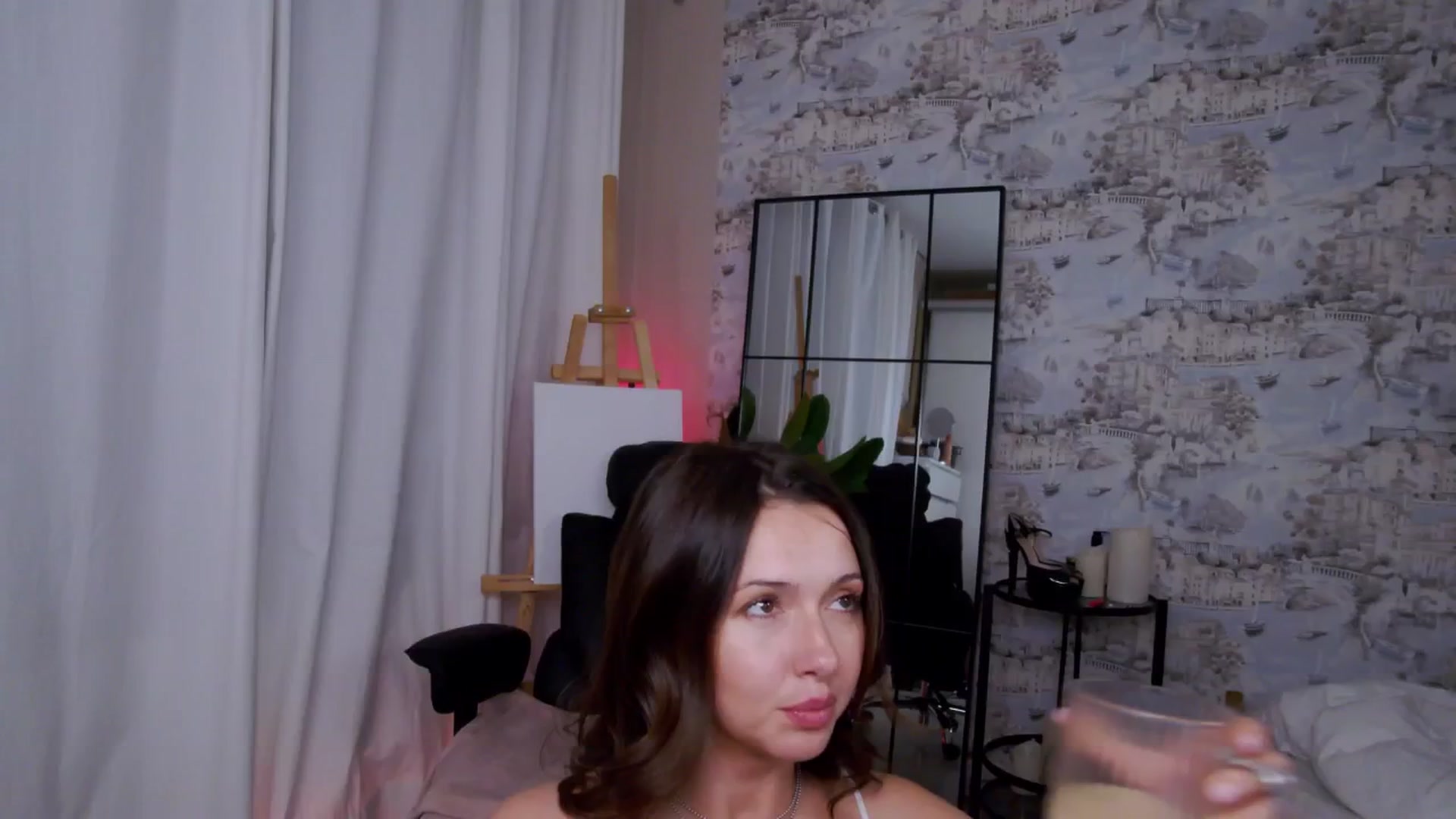 Gallery image thumbnail from AnnaLoveis's myfreecams stream on, 08/31/2025, 14:17 image 3 of 20