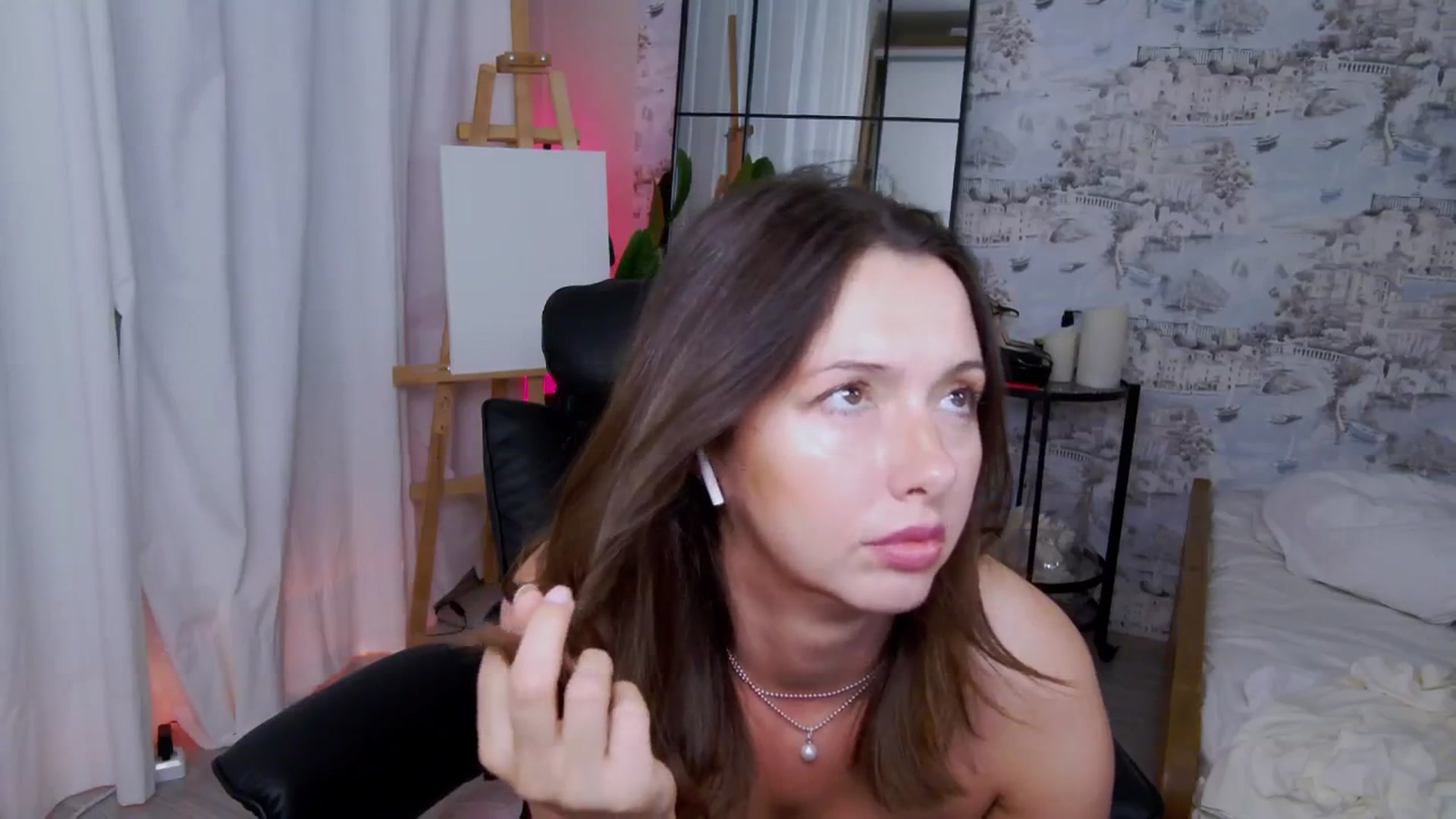 Gallery image thumbnail from AnnaLoveis's myfreecams stream on, 09/01/2025, 14:16 image 17 of 20