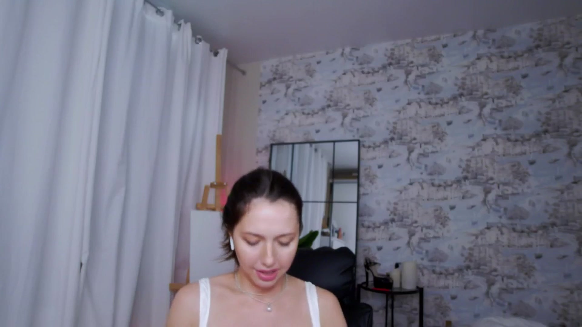 Gallery image thumbnail from AnnaLoveis's myfreecams stream on, 09/01/2025, 14:16 image 8 of 20
