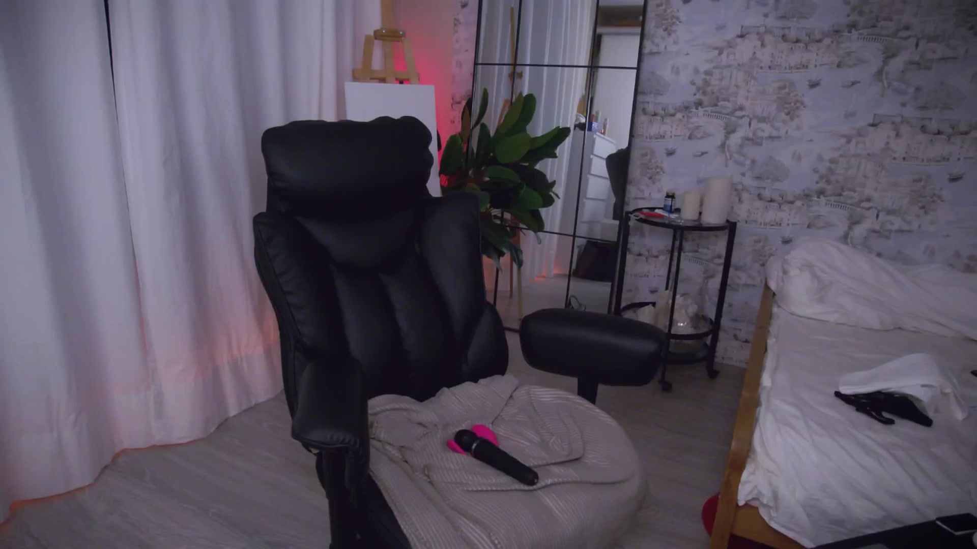 Gallery image thumbnail from AnnaLoveis's myfreecams stream on, 09/12/2025, 18:10 image 19 of 20
