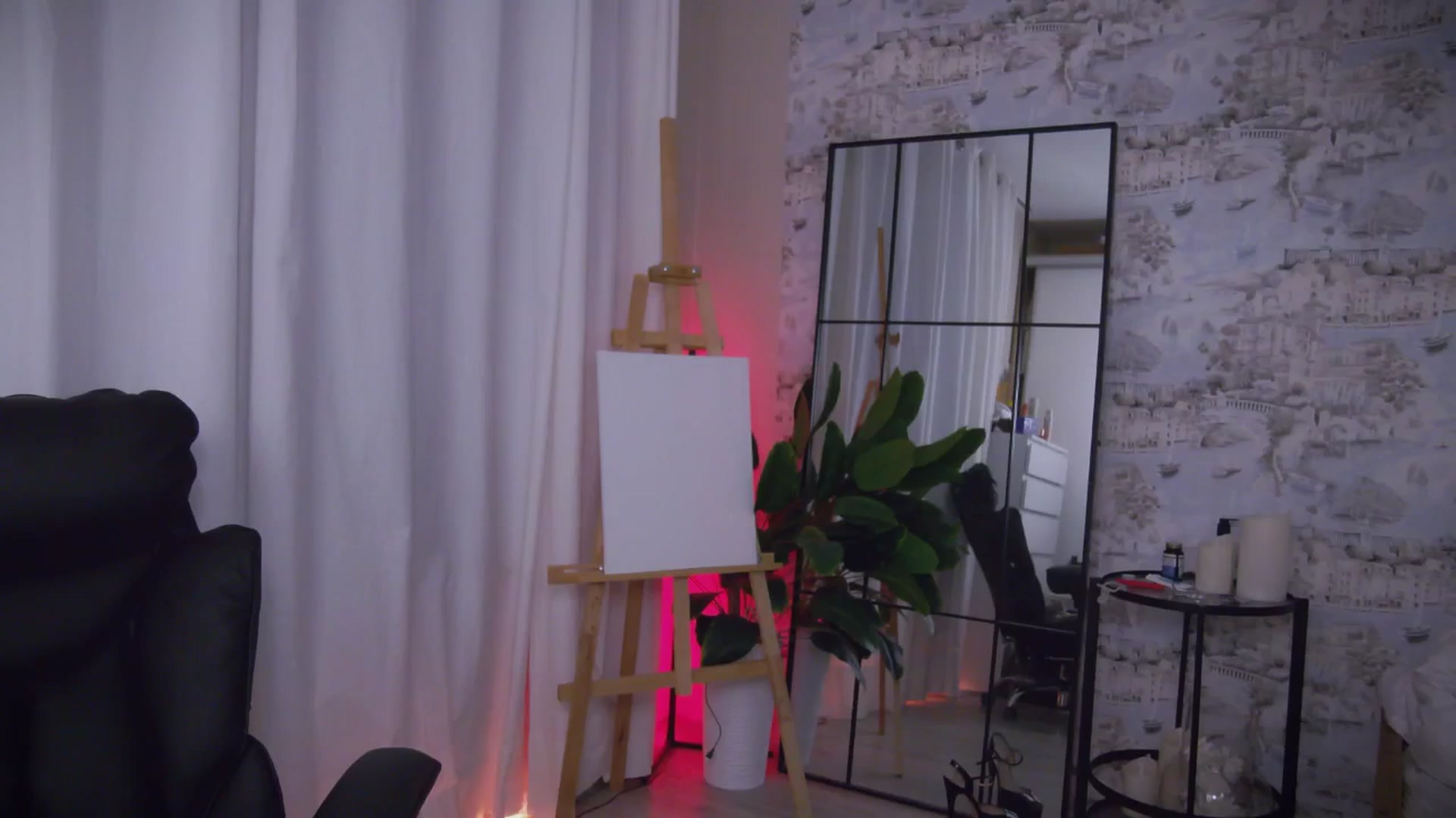 Gallery image thumbnail from AnnaLoveis's myfreecams stream on, 09/12/2025, 18:10 image 8 of 20