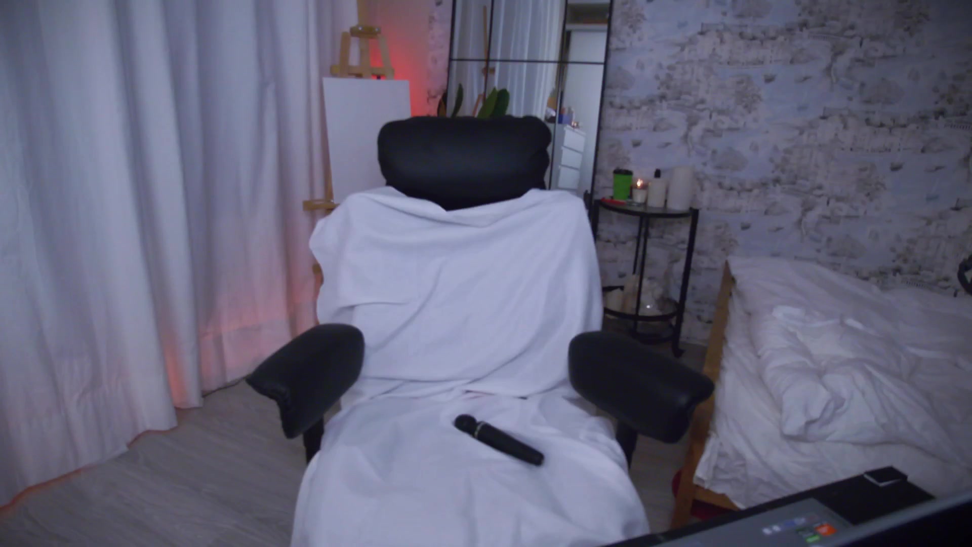 Gallery image thumbnail from AnnaLoveis's myfreecams stream on, 09/15/2025, 18:42 image 10 of 20