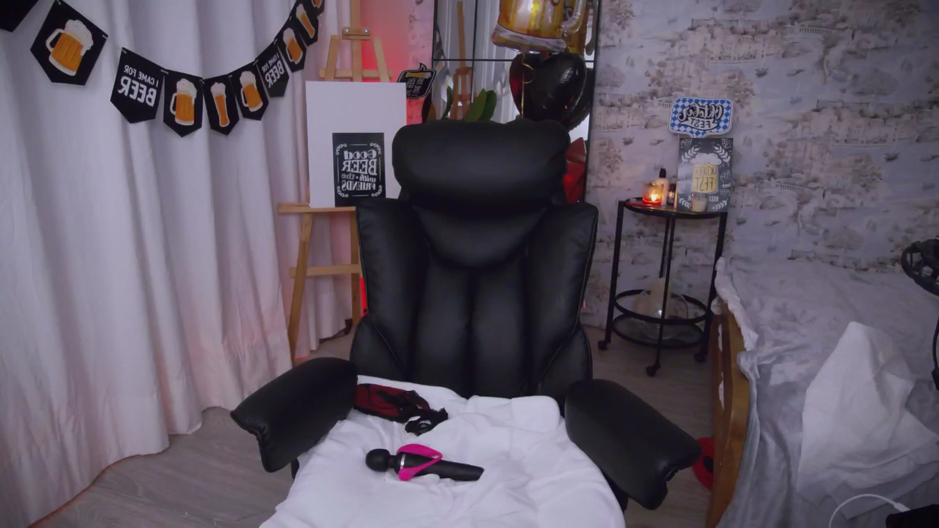 Gallery image thumbnail from AnnaLoveis's myfreecams stream on, 09/26/2025, 18:22 image 15 of 20