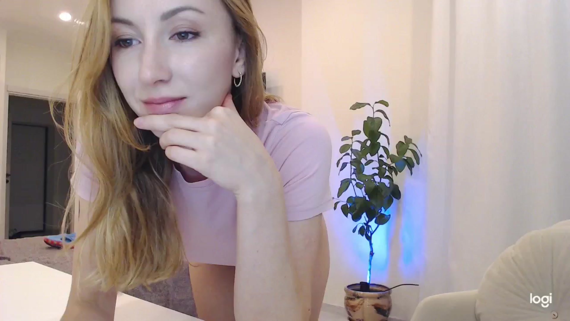Gallery image thumbnail from AnnaLuv's myfreecams stream on, 11/08/2024, 23:38 image 7 of 20